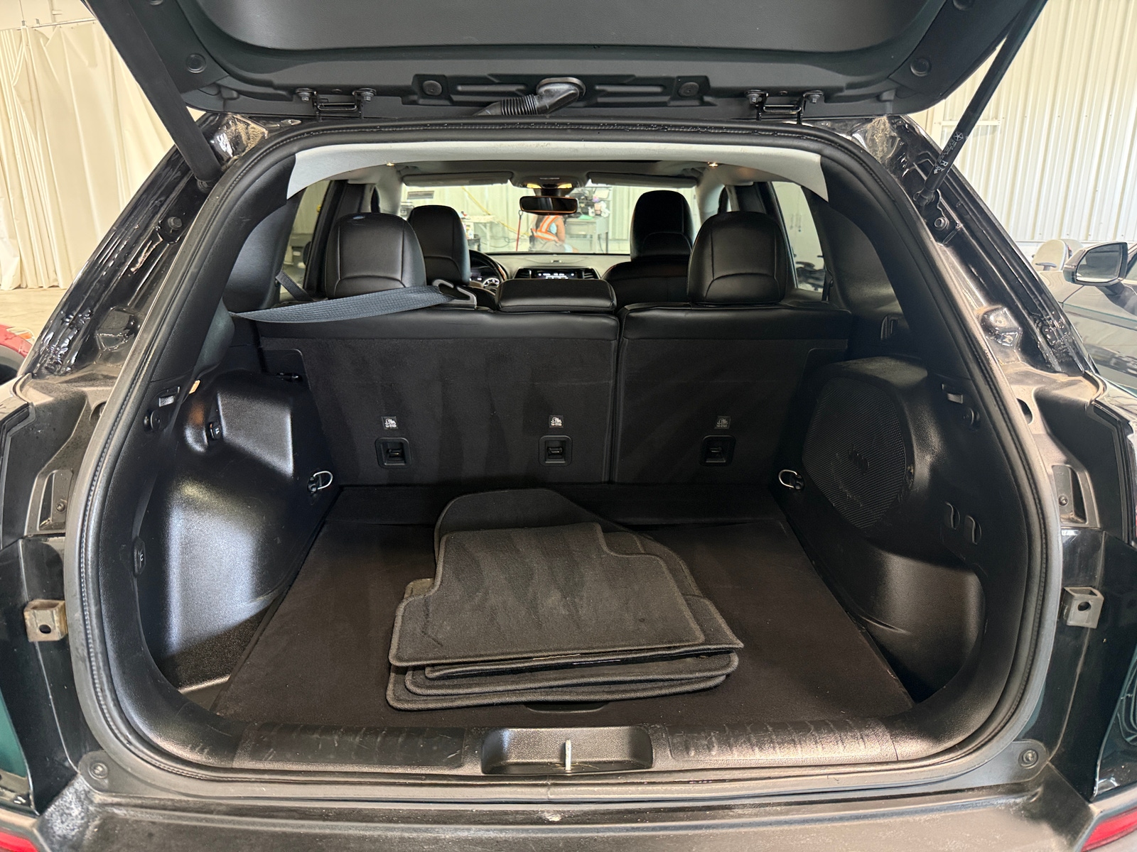 Thumbnail: 2021 Jeep Cherokee - 6
