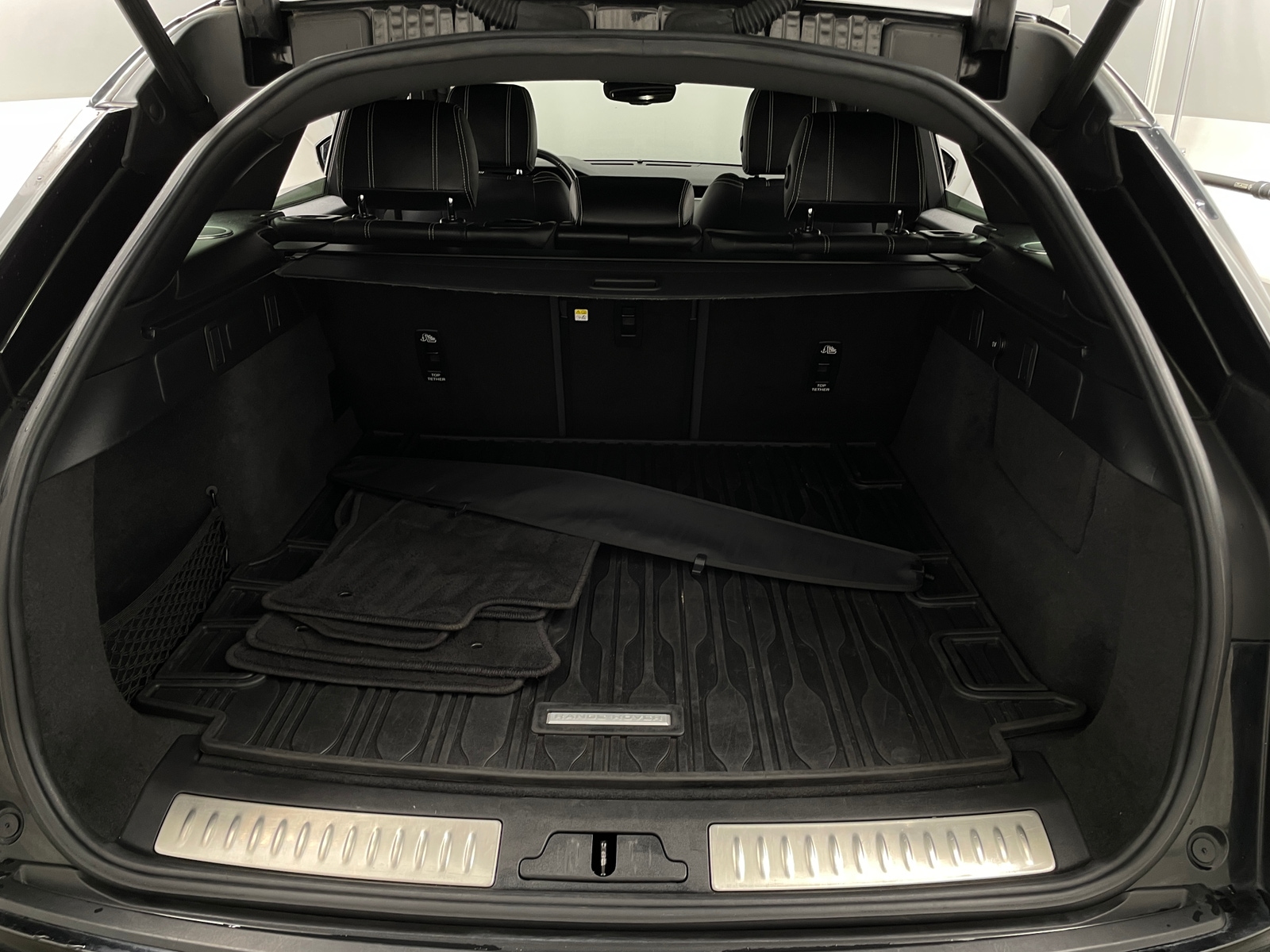 Thumbnail: 2021 Land Rover Range Rover Velar - 6