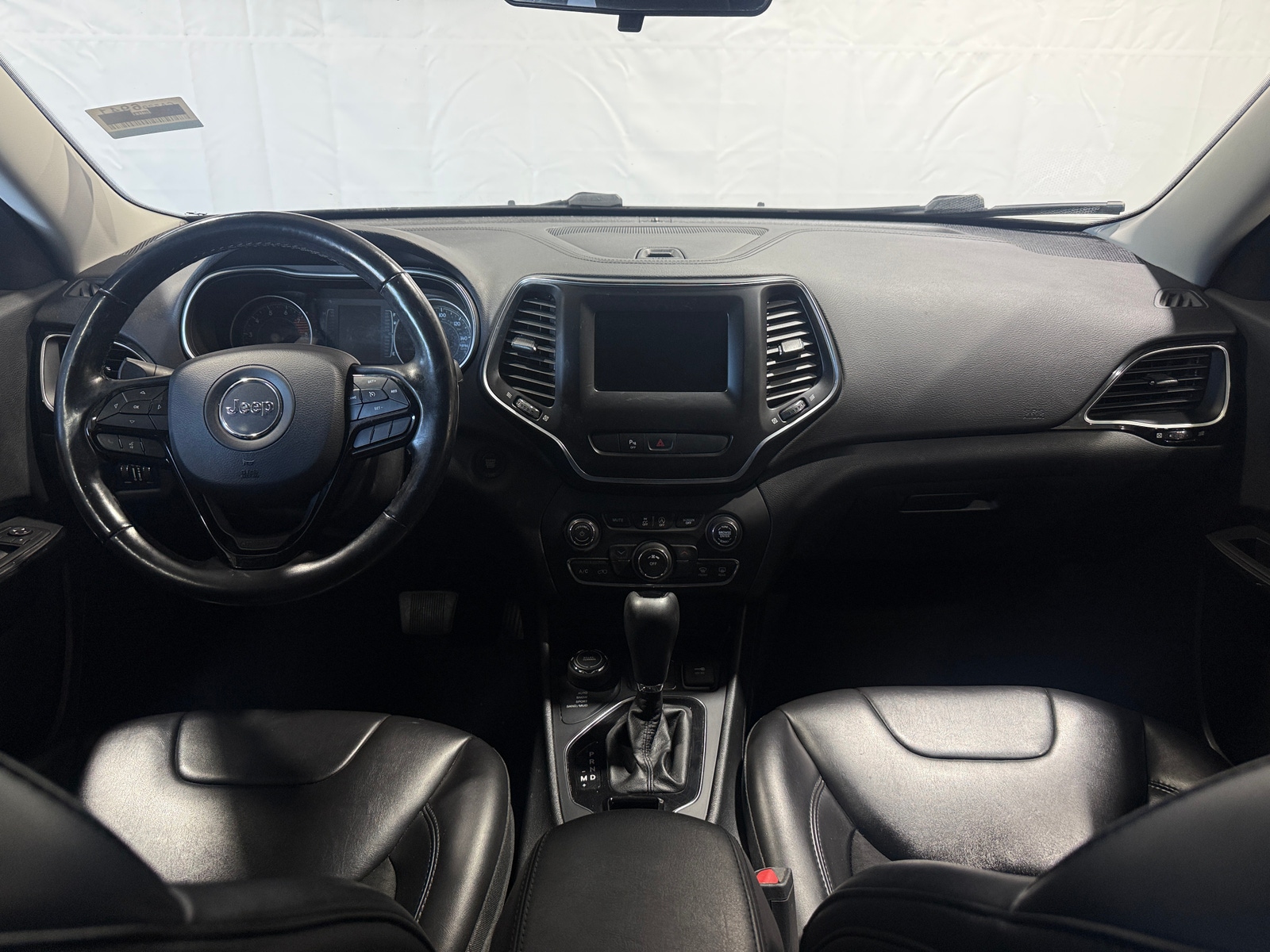 Thumbnail: 2019 Jeep Cherokee - 3
