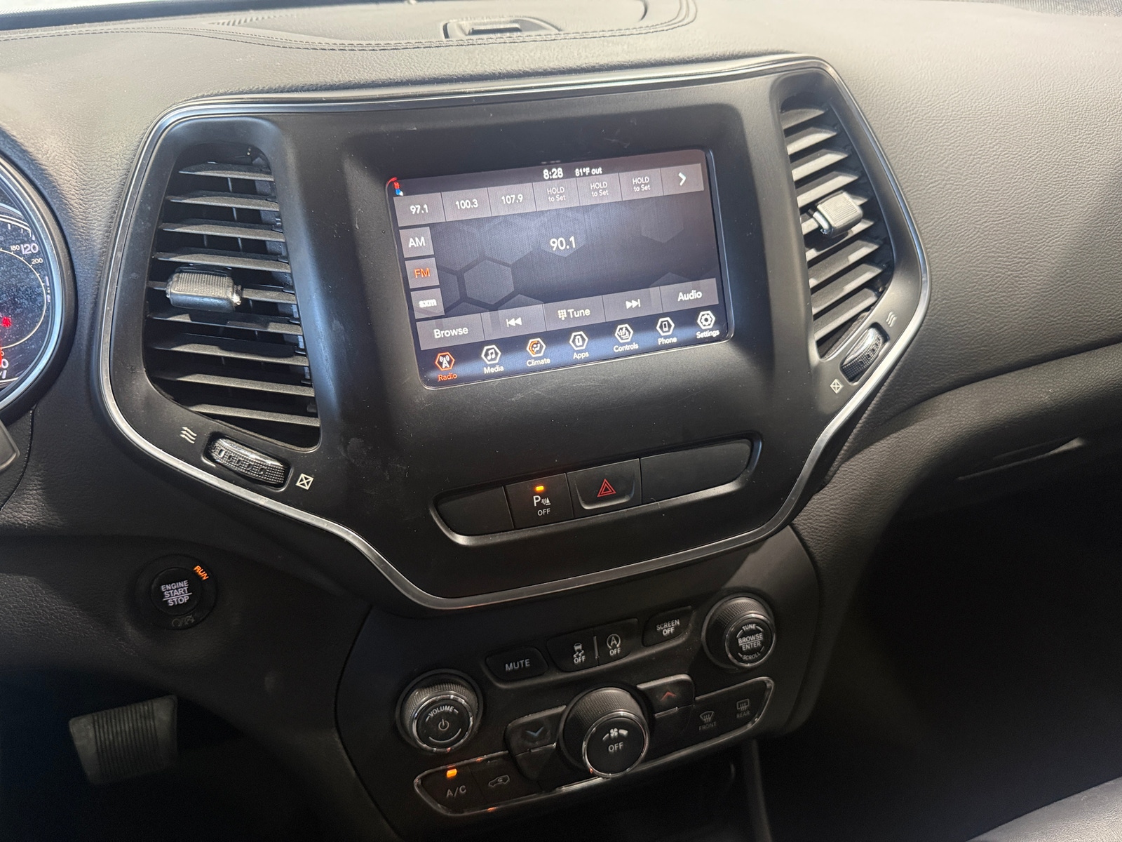 Thumbnail: 2019 Jeep Cherokee - 4