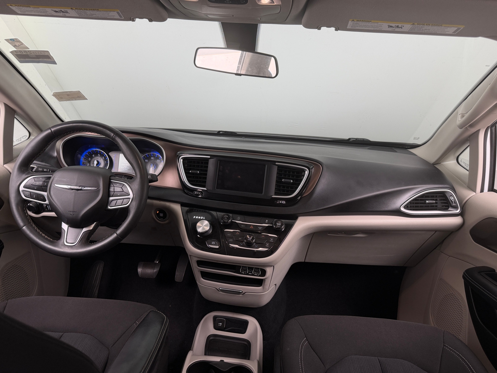 Thumbnail: 2022 Chrysler Voyager - 3
