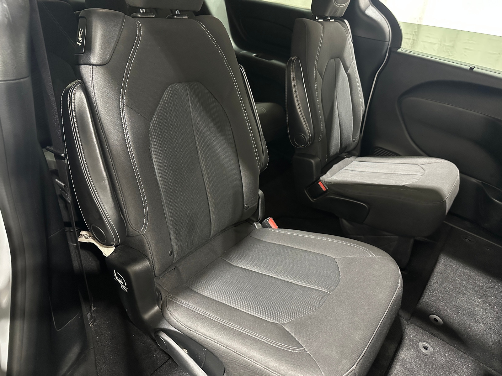 Thumbnail: 2018 Chrysler Pacifica - 6