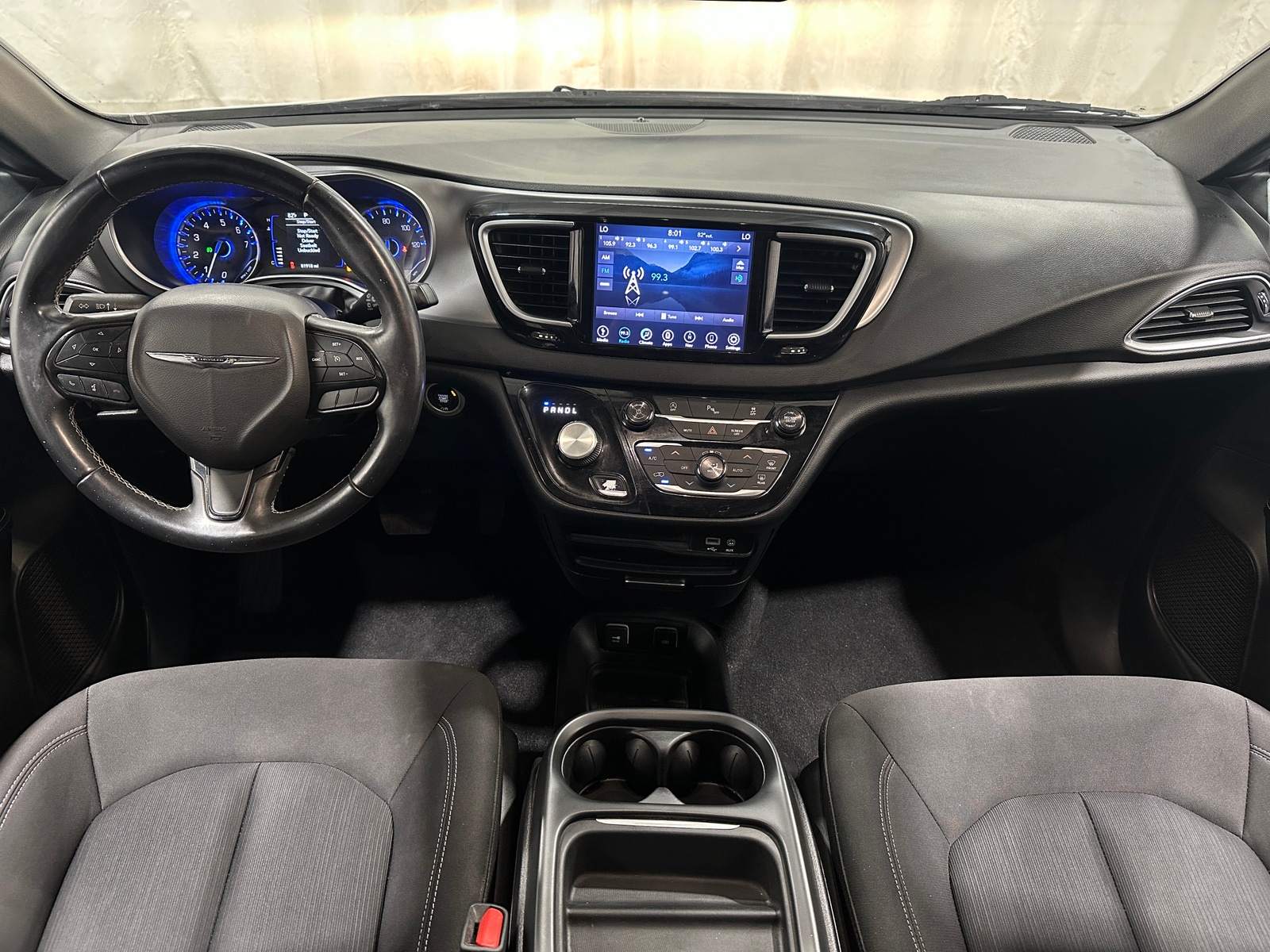 Thumbnail: 2018 Chrysler Pacifica - 3