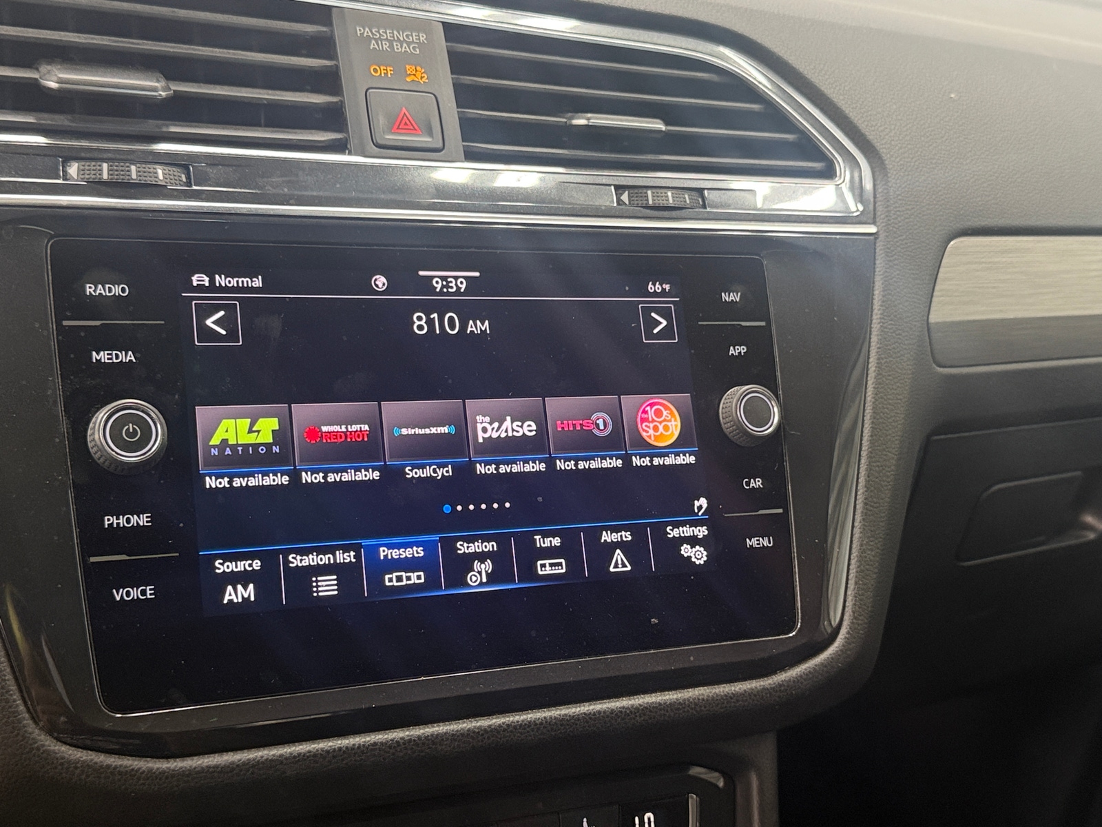 Thumbnail: 2021 Volkswagen Tiguan - 4