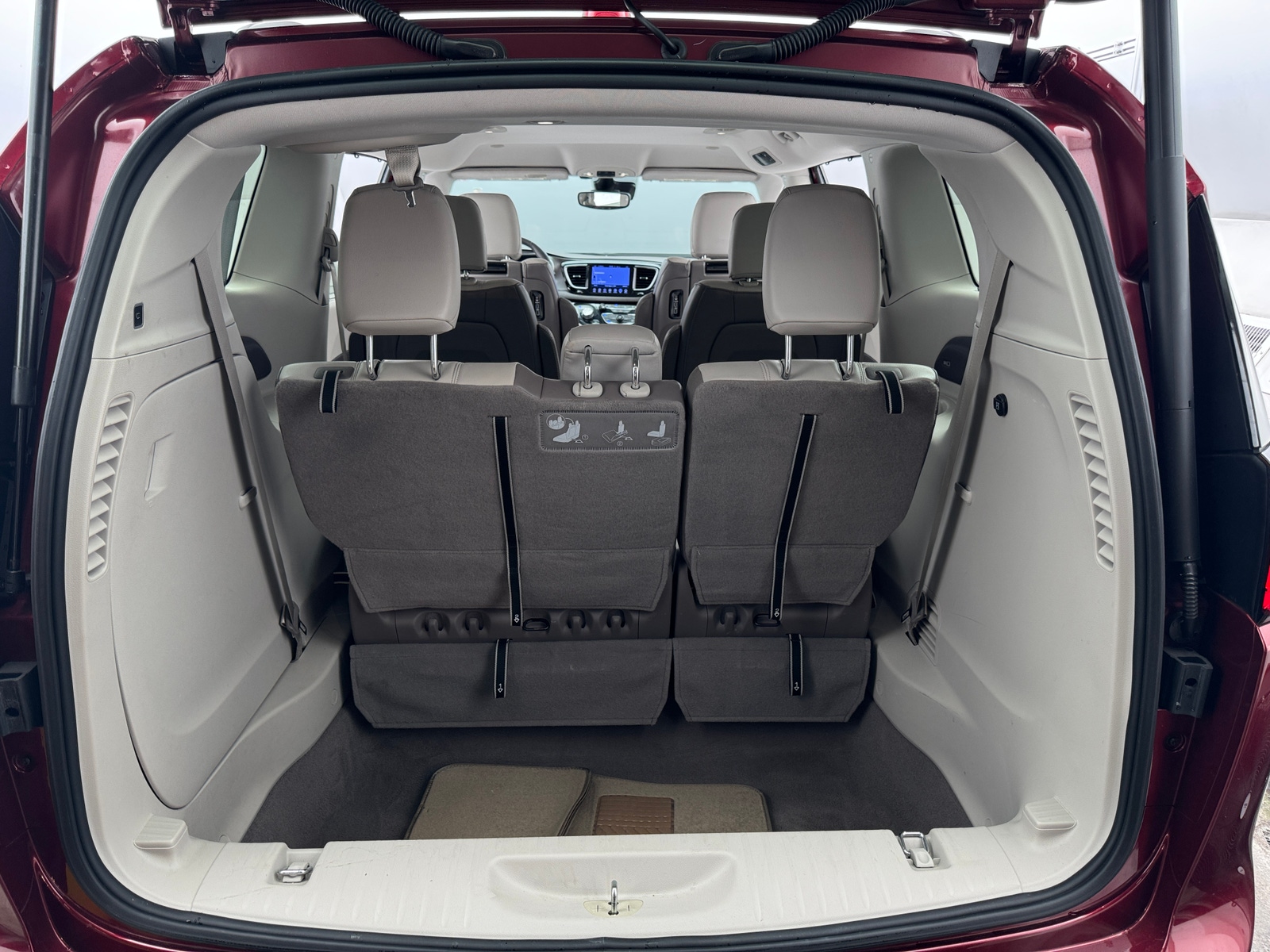 Thumbnail: 2017 Chrysler Pacifica - 6