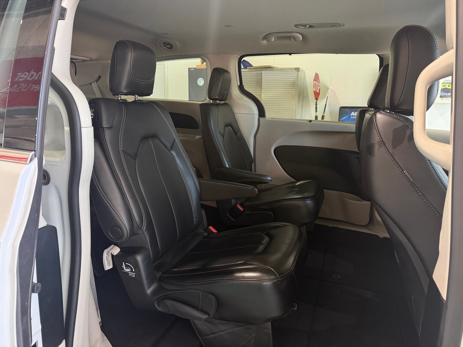 Thumbnail: 2023 Chrysler Pacifica - 5