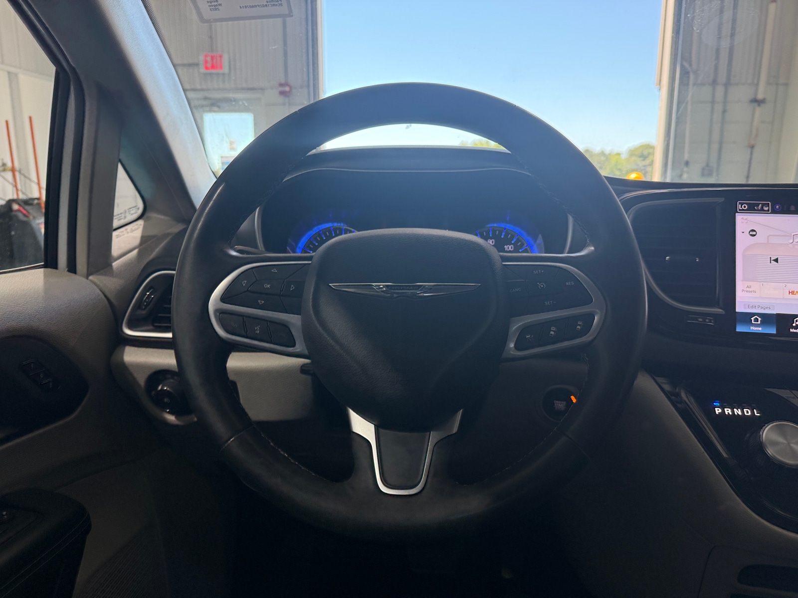 Thumbnail: 2023 Chrysler Pacifica - 4