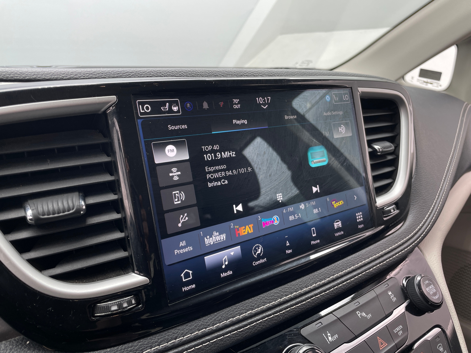 Thumbnail: 2024 Chrysler Pacifica - 3