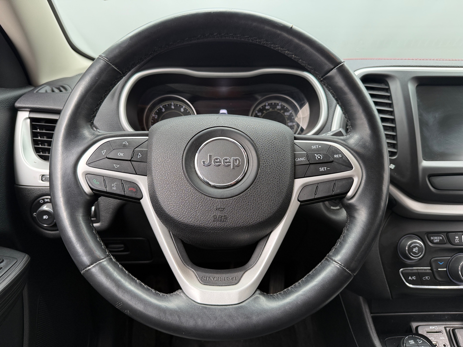 Thumbnail: 2015 Jeep Cherokee - 5