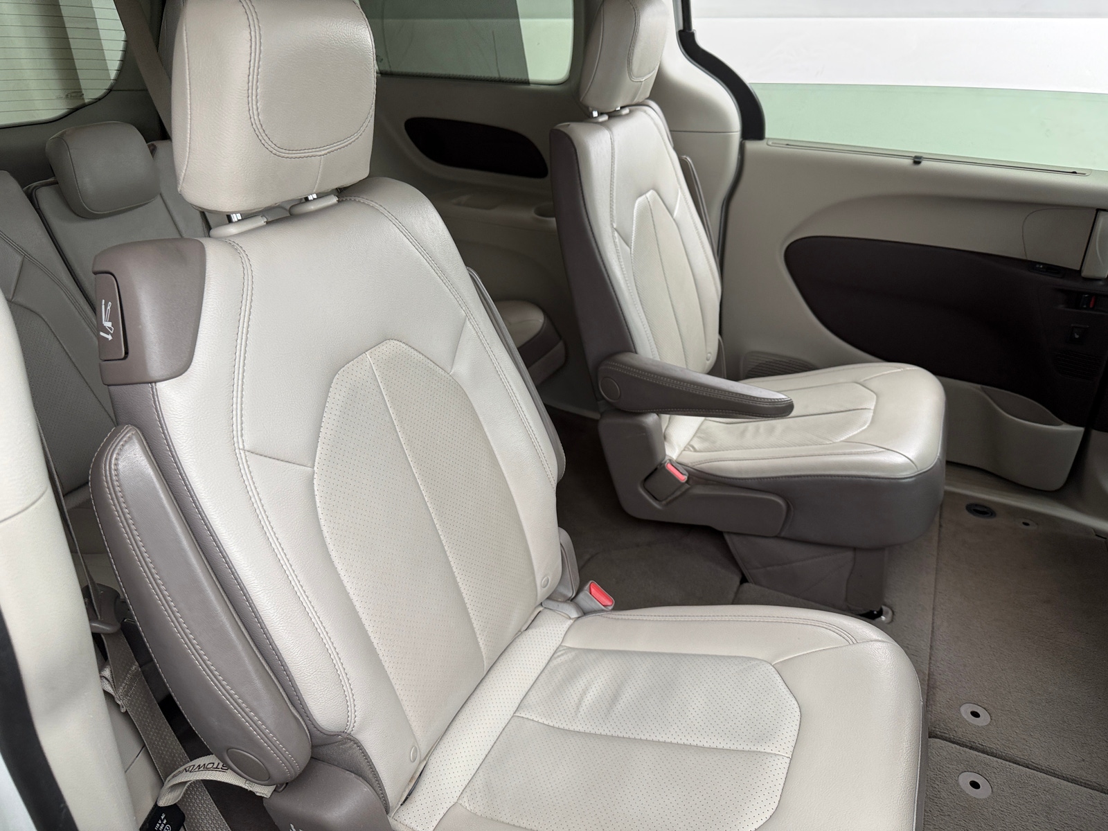 Thumbnail: 2018 Chrysler Pacifica - 5