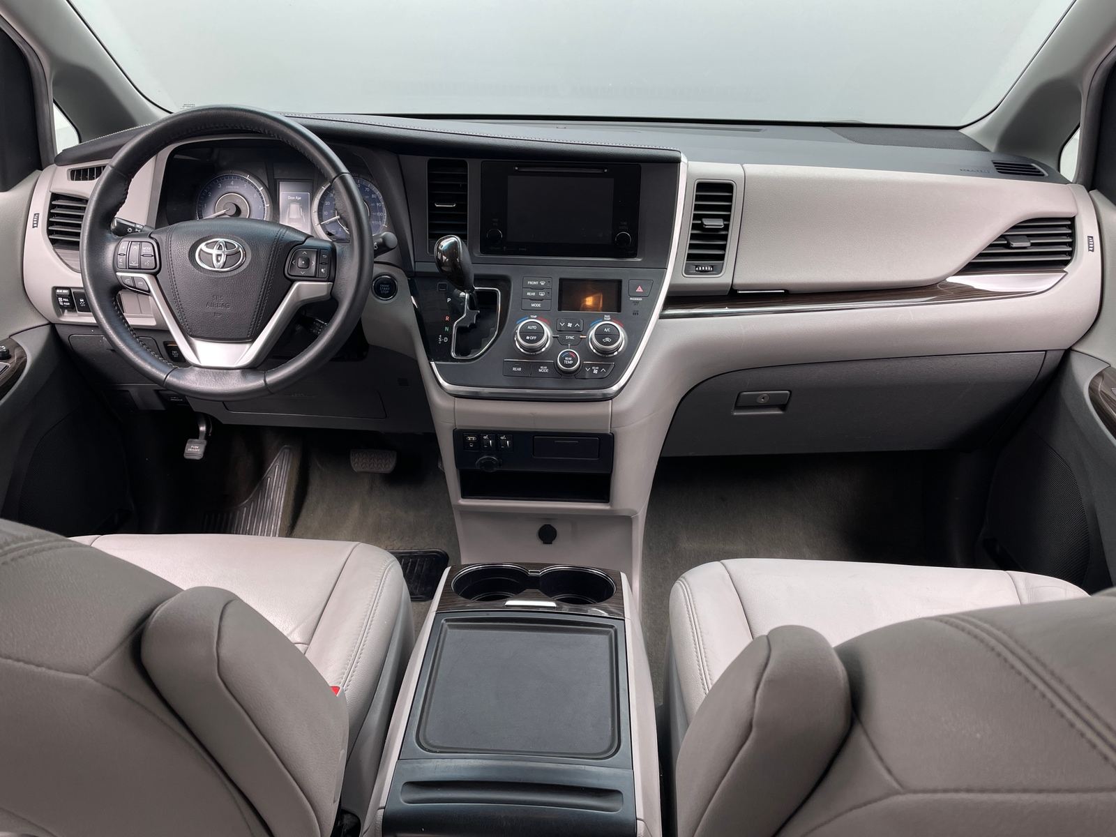 Thumbnail: 2017 Toyota Sienna - 2