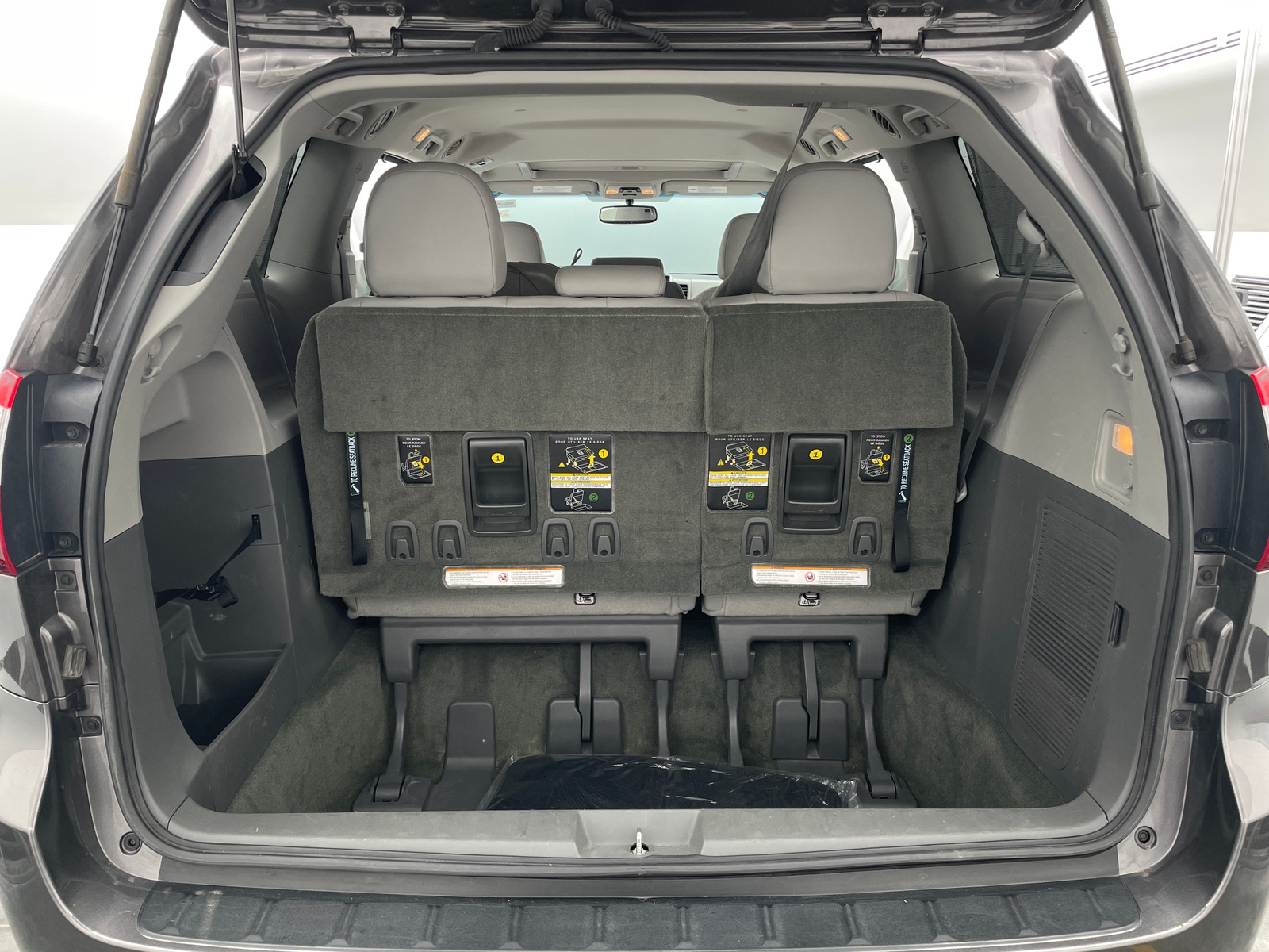 Thumbnail: 2017 Toyota Sienna - 6