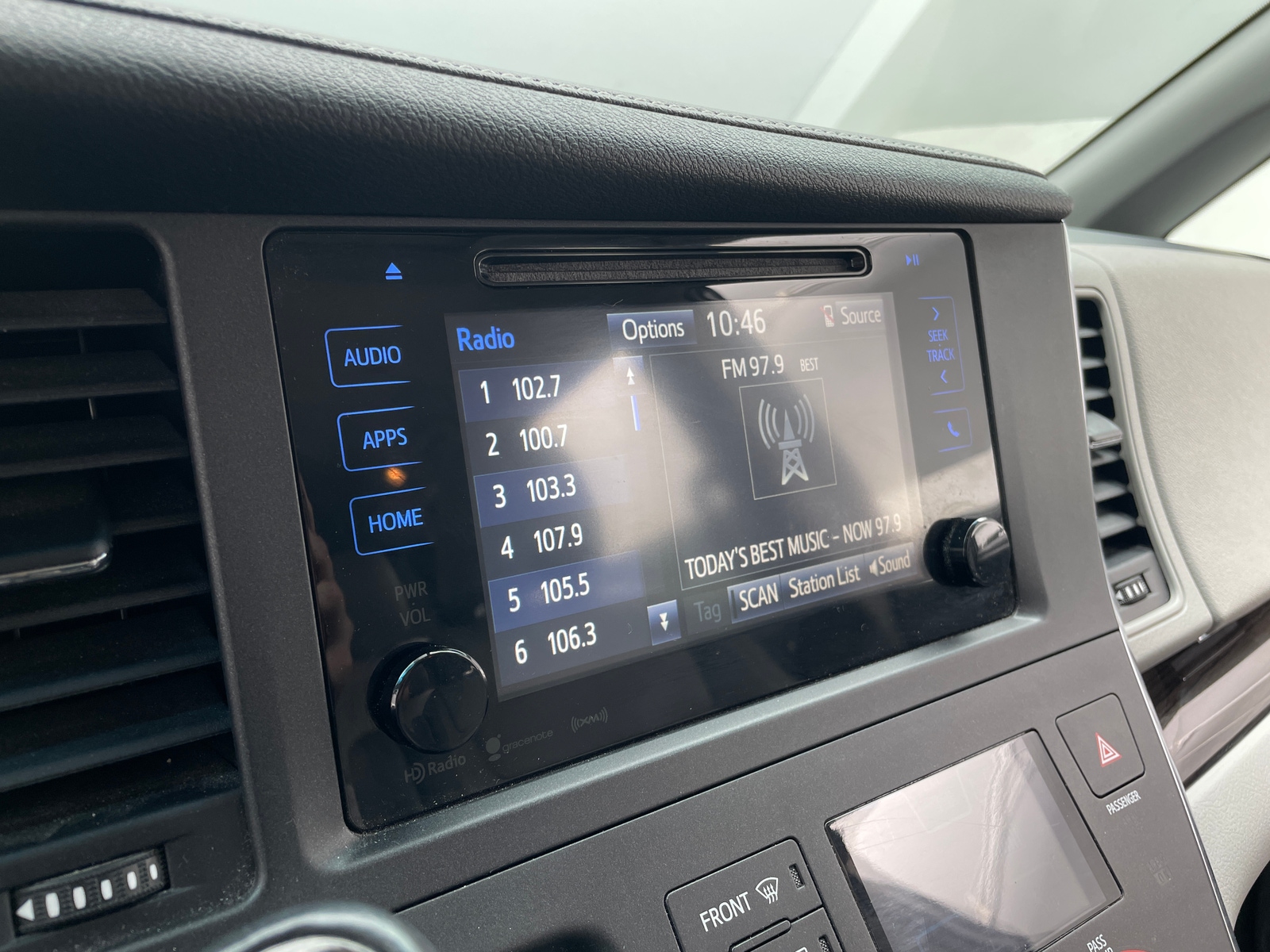 Thumbnail: 2017 Toyota Sienna - 3