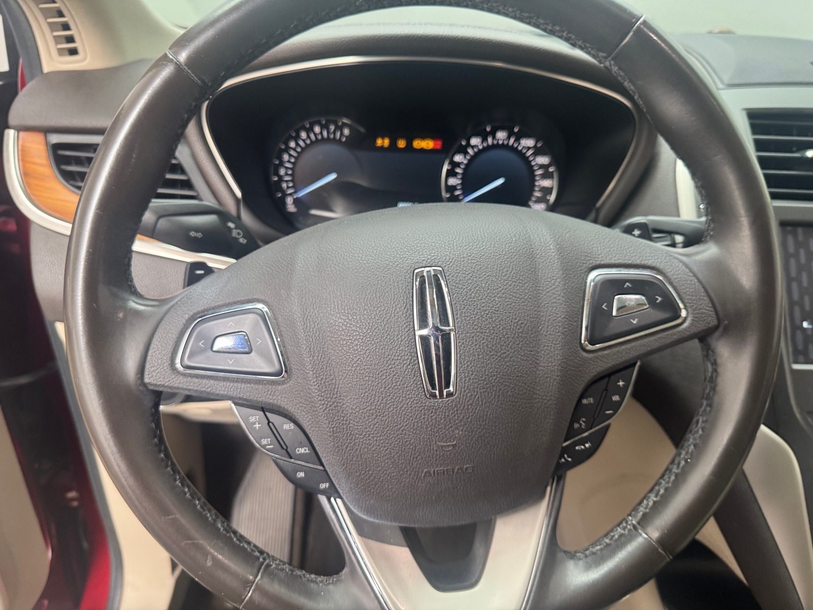 Thumbnail: 2017 Lincoln MKC - 4