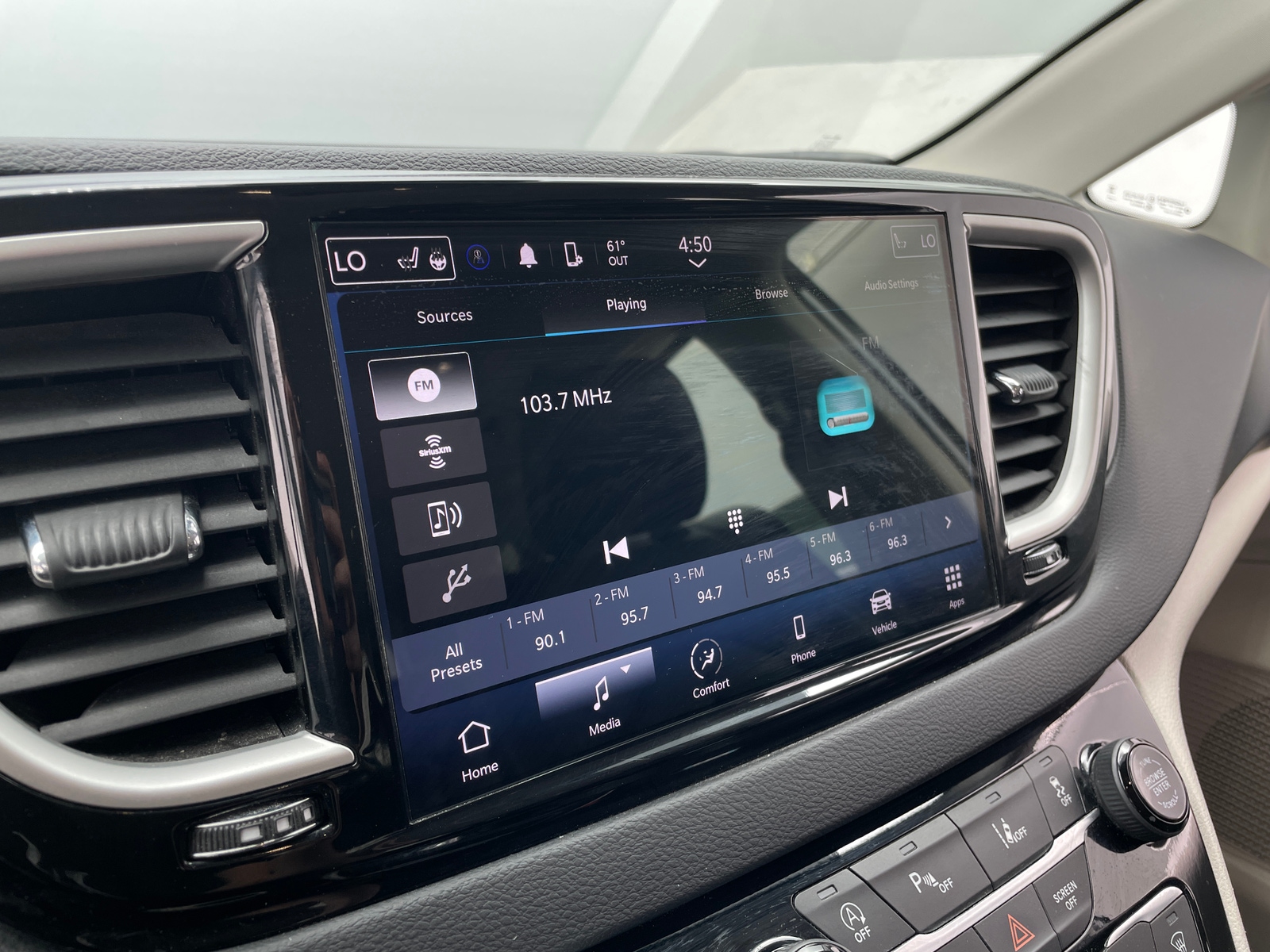 Thumbnail: 2024 Chrysler Pacifica - 3