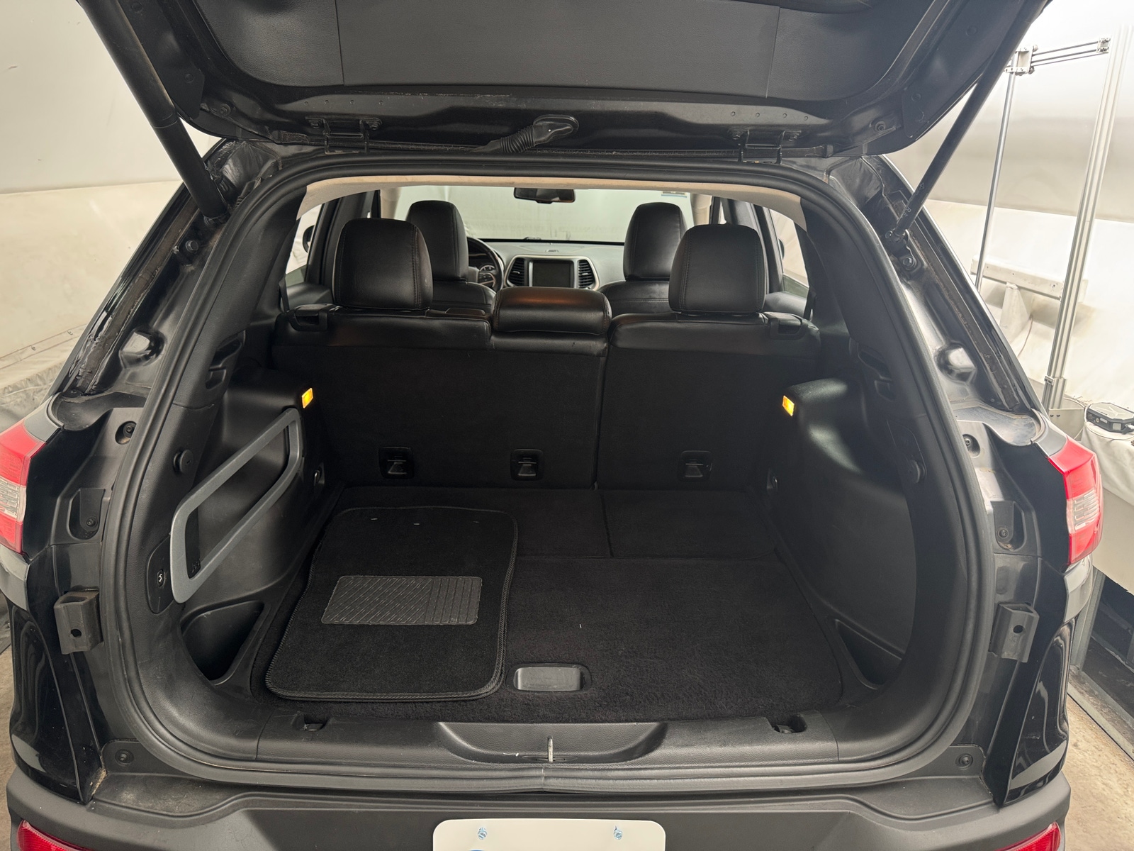 Thumbnail: 2016 Jeep Cherokee - 7