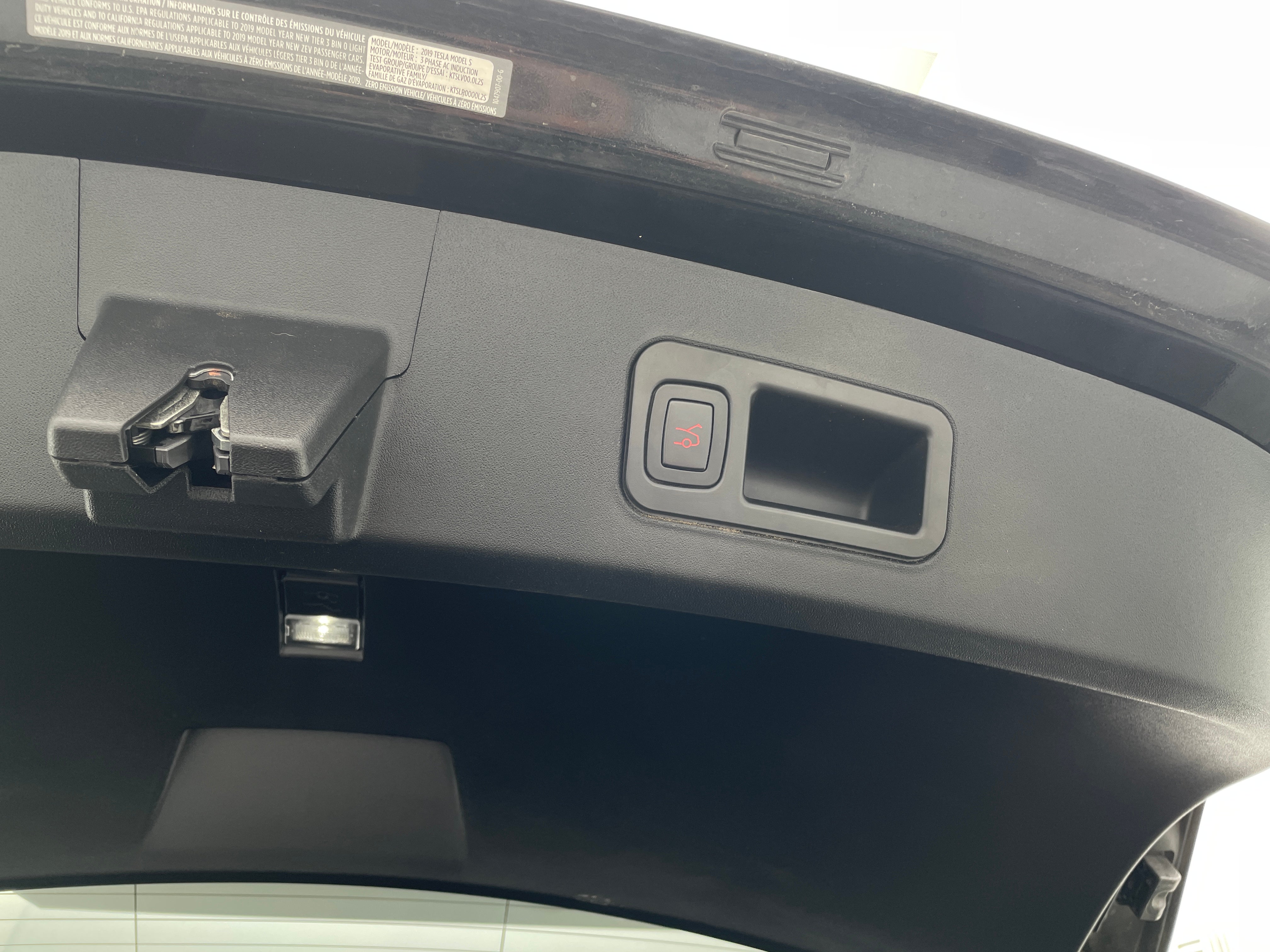 Used 2019 Tesla Model S Performance with VIN 5YJSA1E43KF330887 for sale in Oak Creek, WI