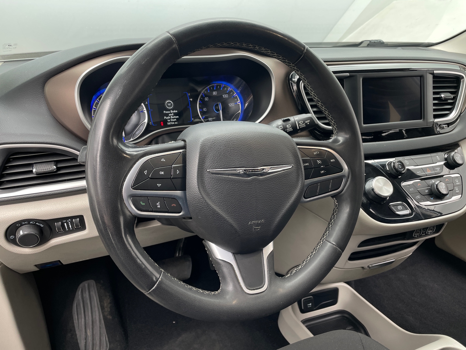 Thumbnail: 2023 Chrysler Voyager - 5