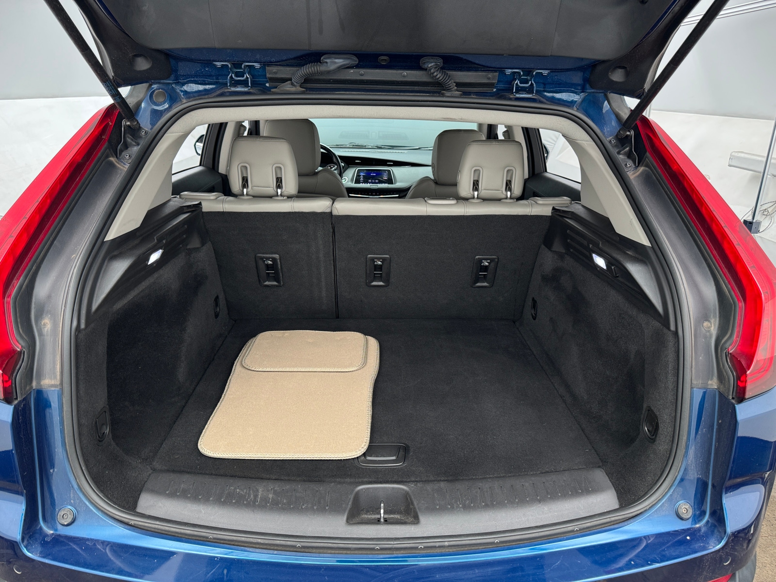 Thumbnail: 2019 Cadillac XT4 - 6