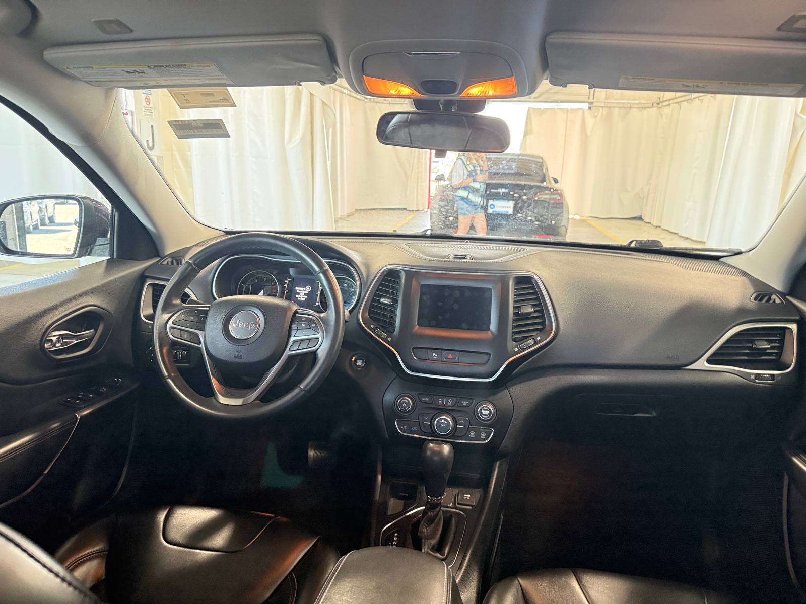 Thumbnail: 2019 Jeep Cherokee - 3
