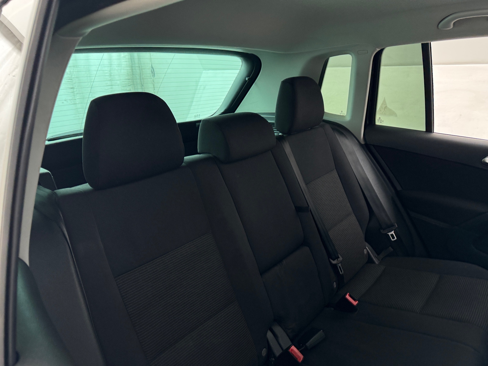 Thumbnail: 2017 Volkswagen Tiguan - 6