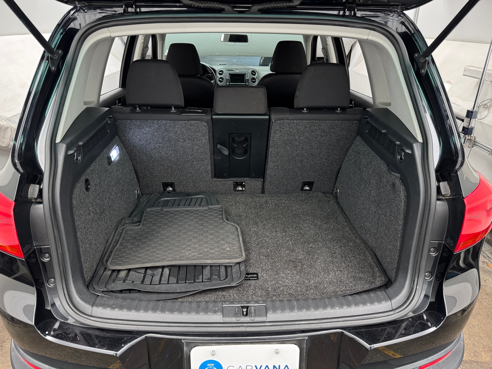 Thumbnail: 2017 Volkswagen Tiguan - 7