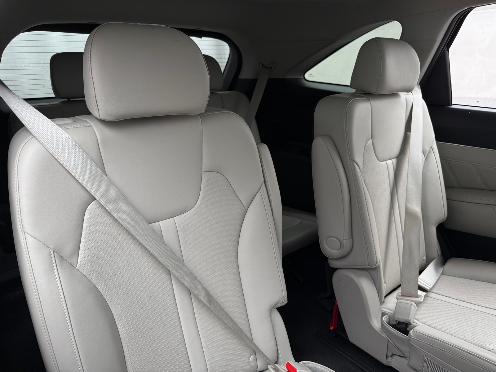 Thumbnail: 2023 Kia Sorento - 5