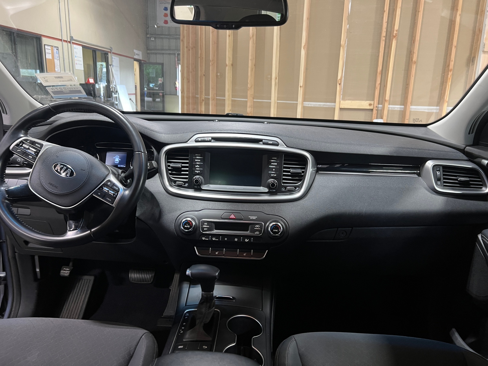 Thumbnail: 2019 Kia Sorento - 3