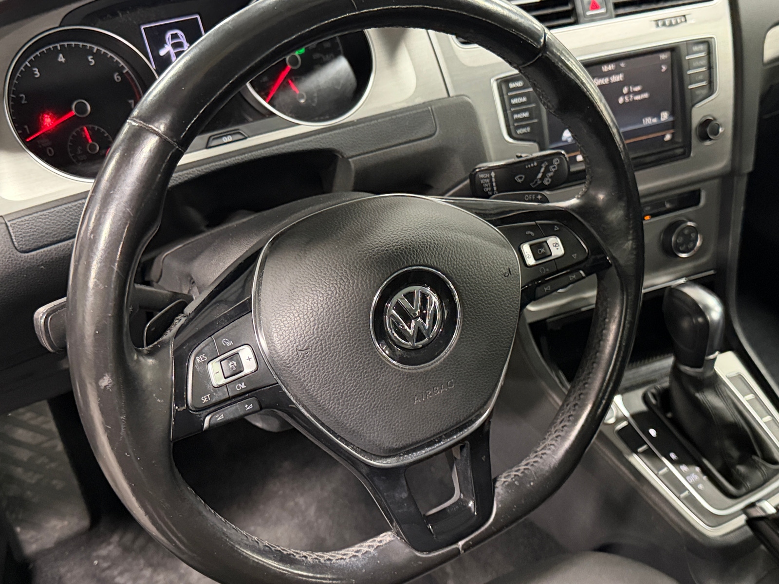 Thumbnail: 2016 Volkswagen e-Golf - 5