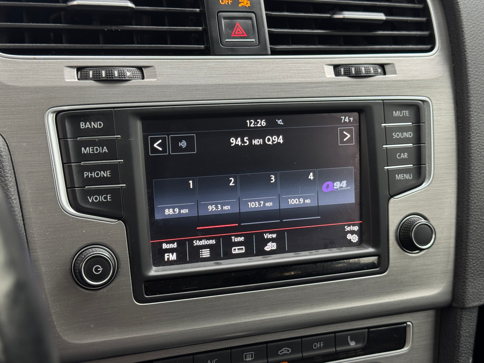 Thumbnail: 2016 Volkswagen e-Golf - 4