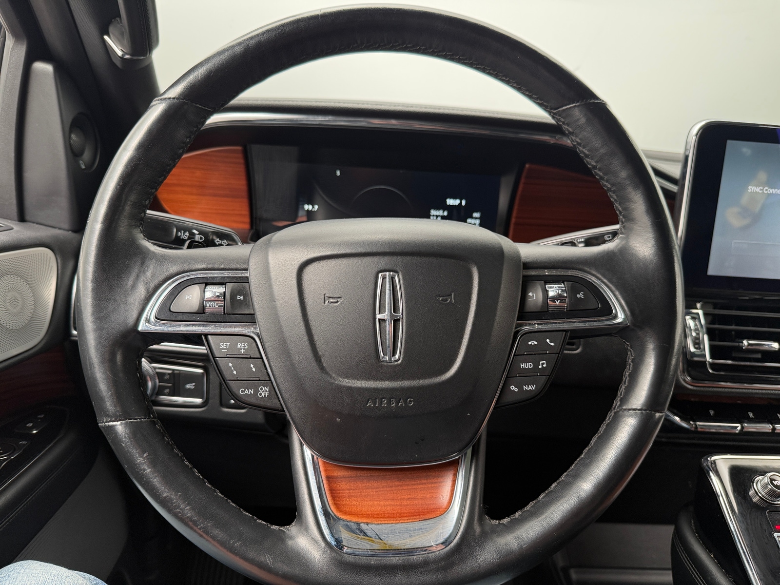 Thumbnail: 2019 Lincoln Navigator L - 4