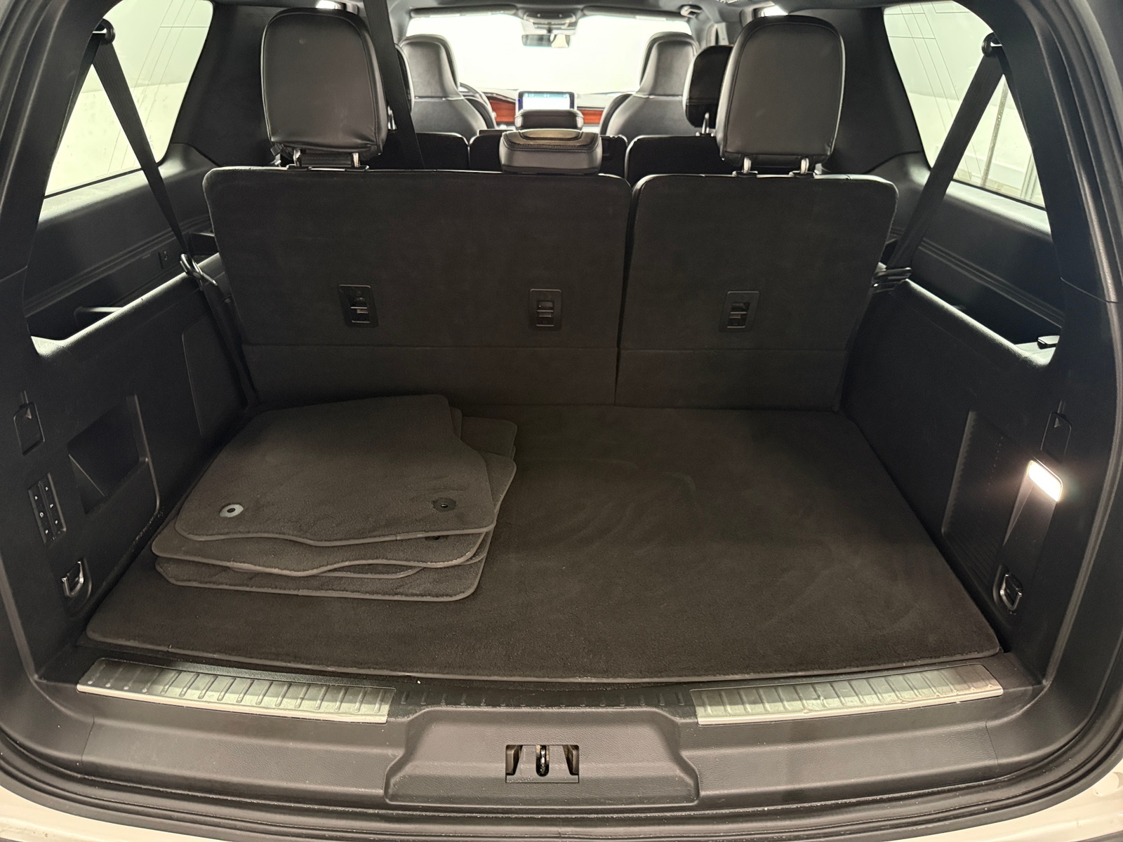 Thumbnail: 2019 Lincoln Navigator L - 6