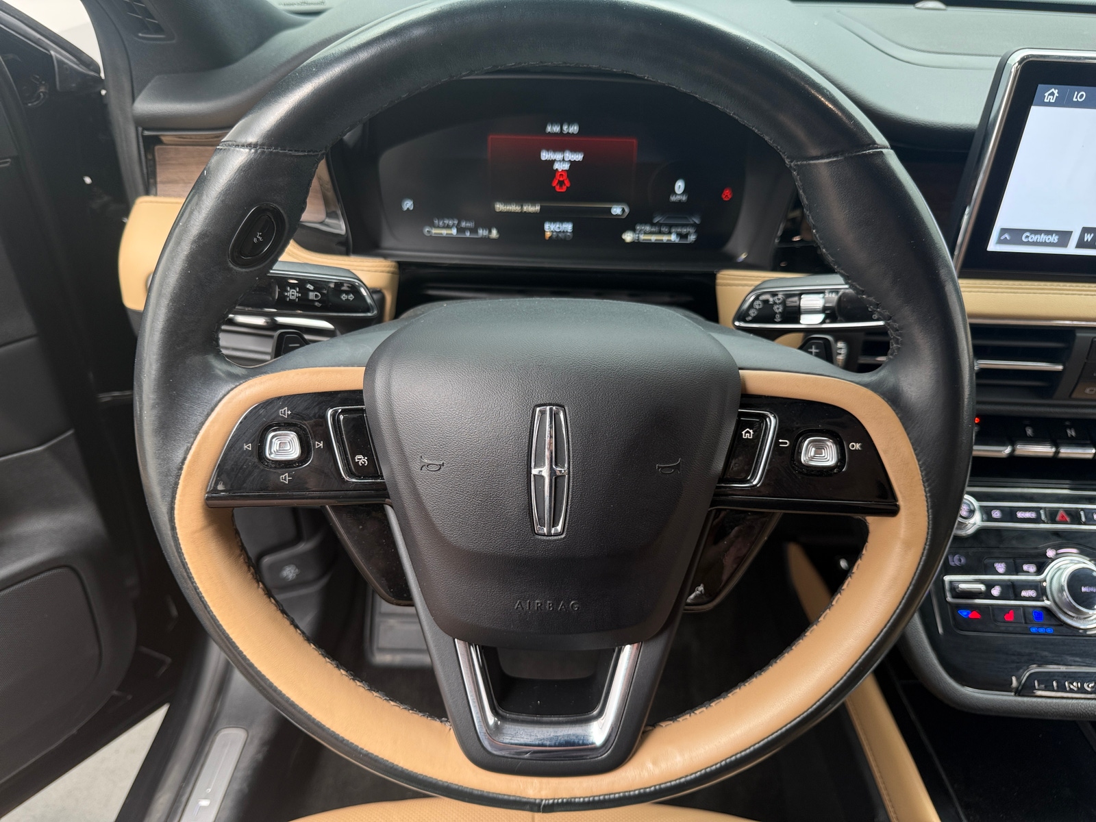 Thumbnail: 2020 Lincoln Corsair - 4