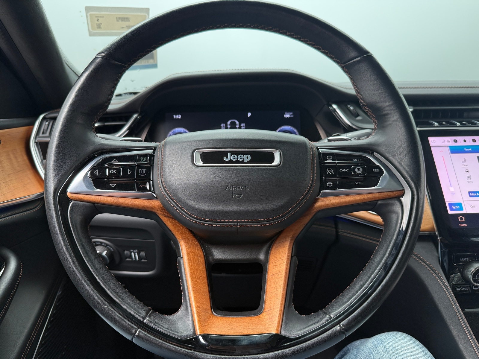 Thumbnail: 2022 Jeep Grand Cherokee - 4