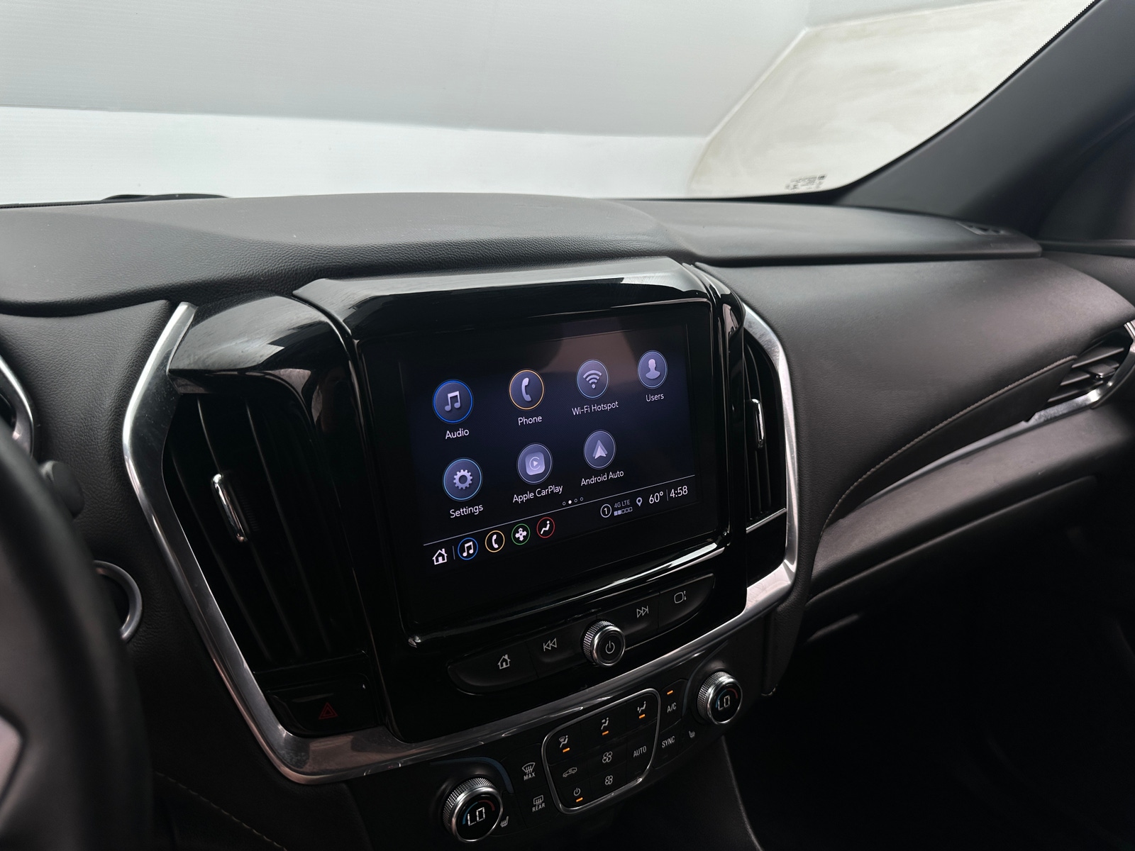Thumbnail: 2022 Chevrolet Traverse - 3