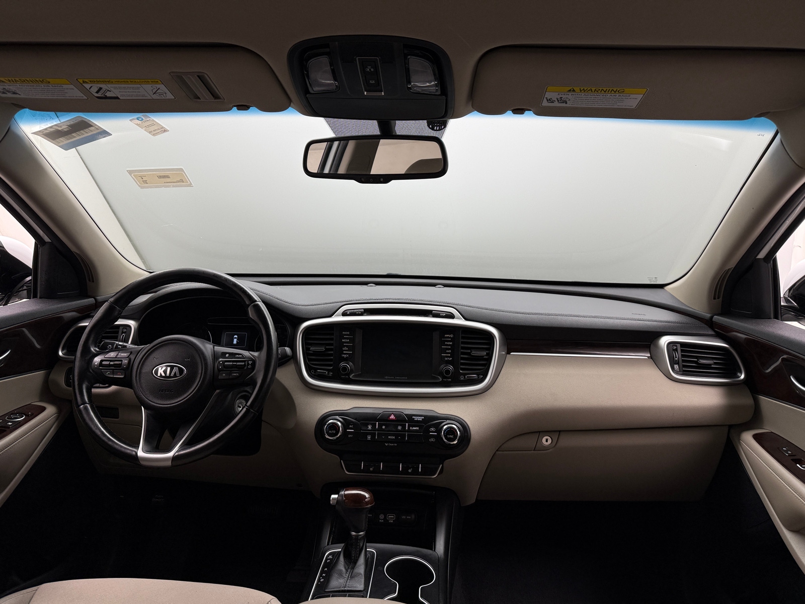 Thumbnail: 2017 Kia Sorento - 3
