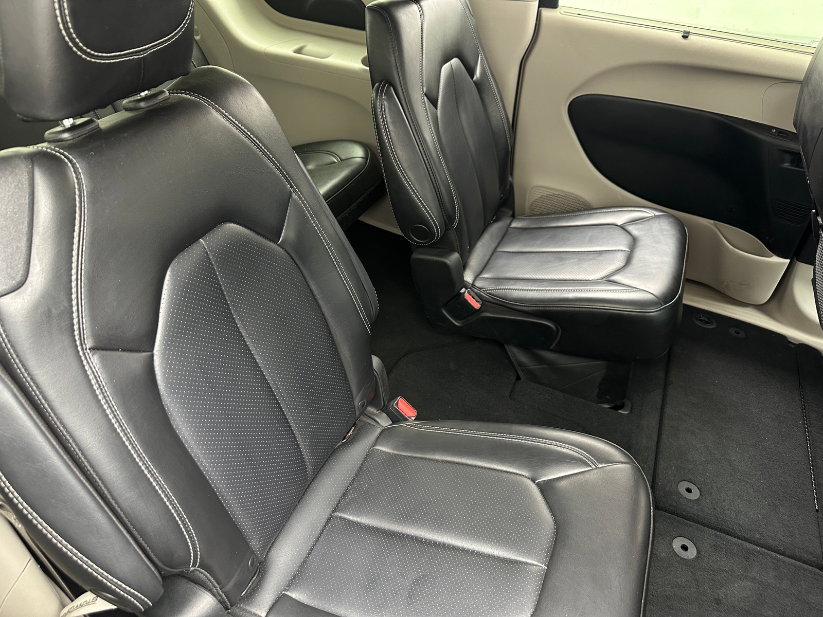 Thumbnail: 2023 Chrysler Pacifica - 5