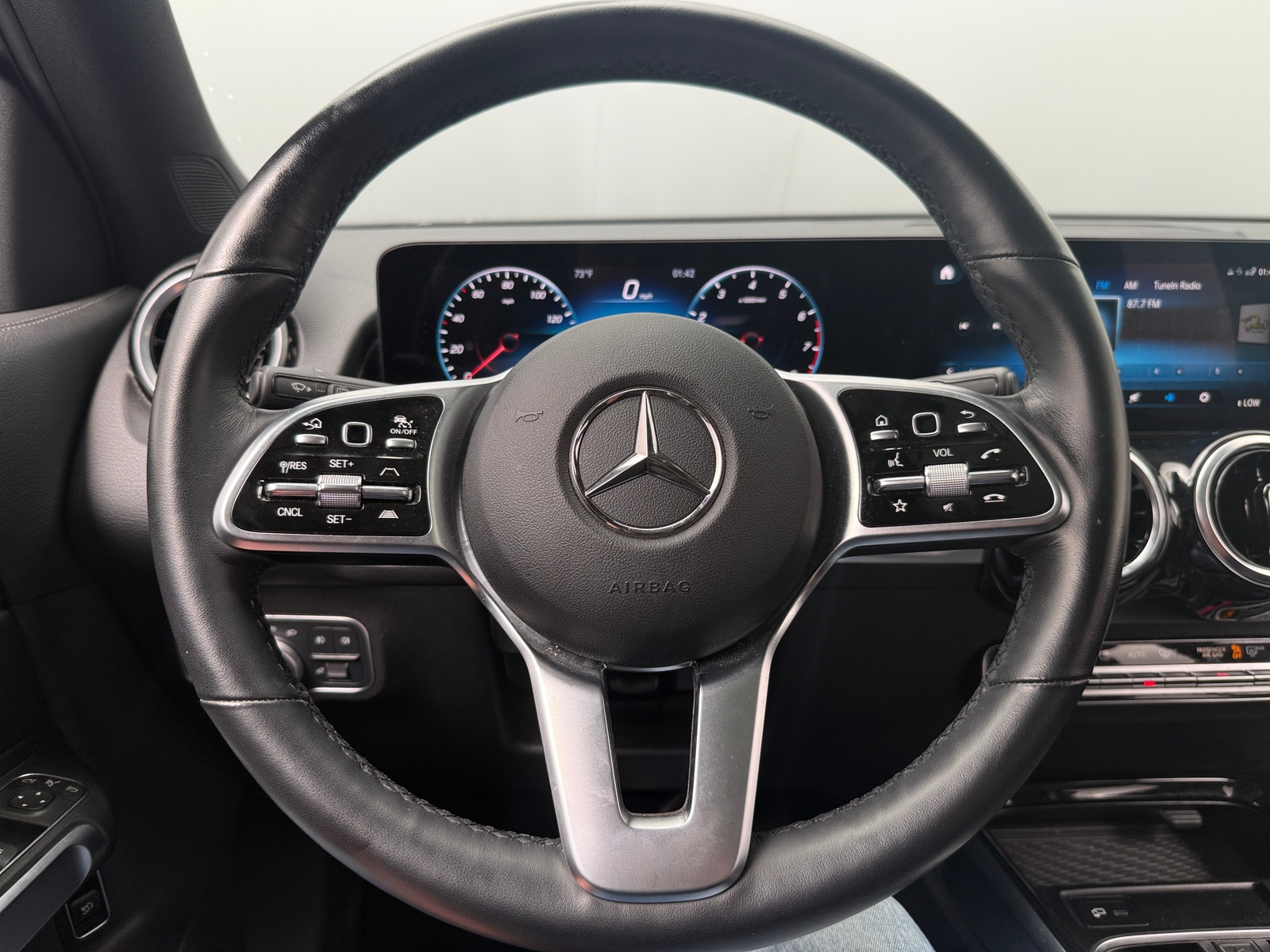 Thumbnail: 2023 Mercedes-Benz GLB - 4