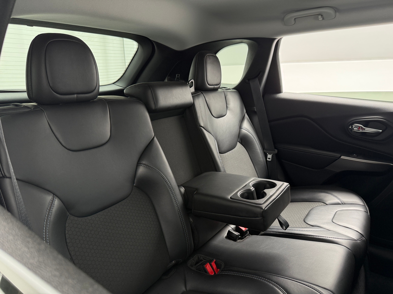 Thumbnail: 2020 Jeep Cherokee - 6