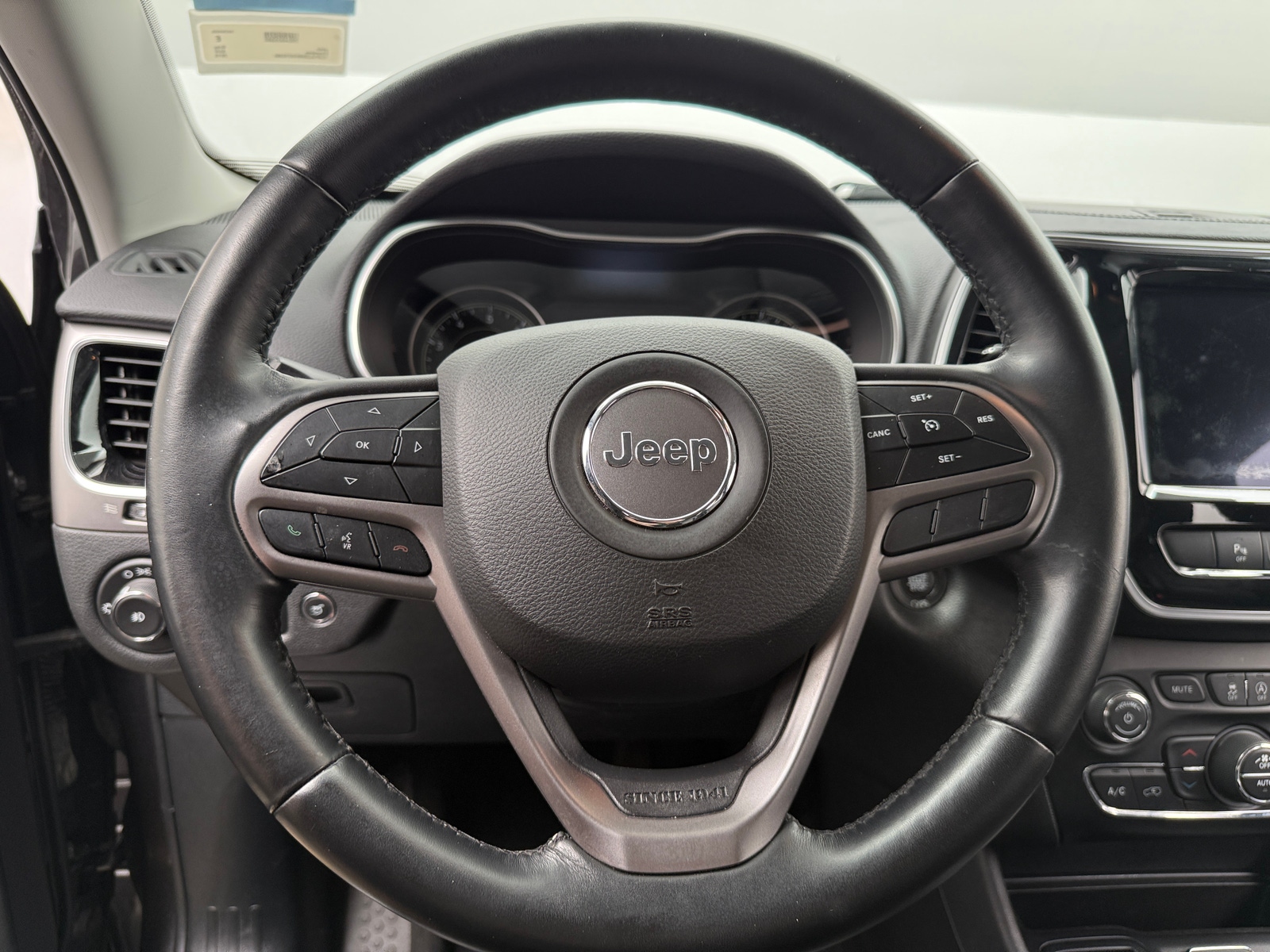 Thumbnail: 2019 Jeep Cherokee - 4