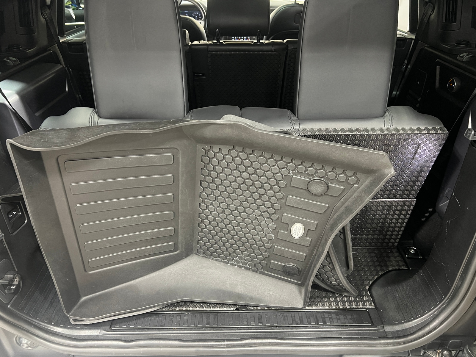 Thumbnail: 2020 Land Rover Defender - 6