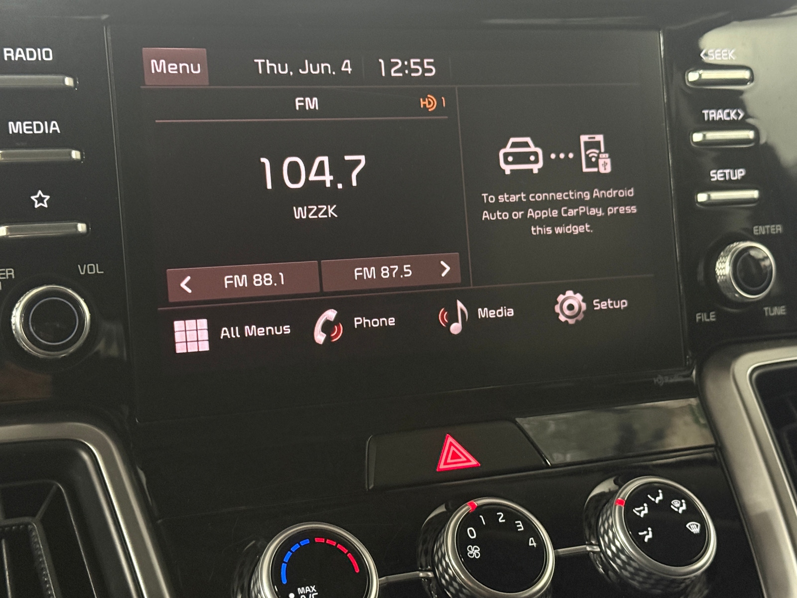 Thumbnail: 2023 Kia Sorento - 4