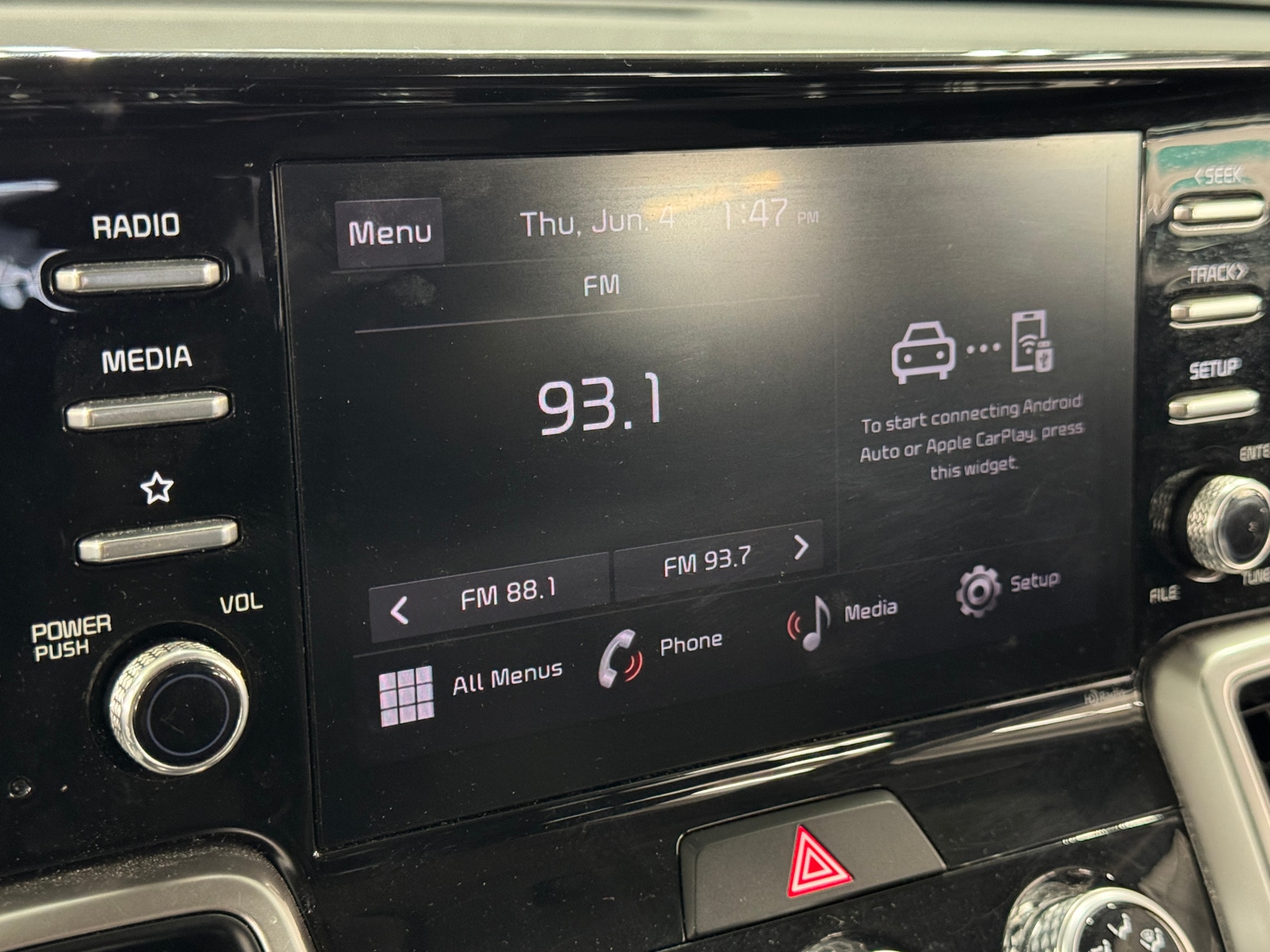 Thumbnail: 2023 Kia Sorento - 4