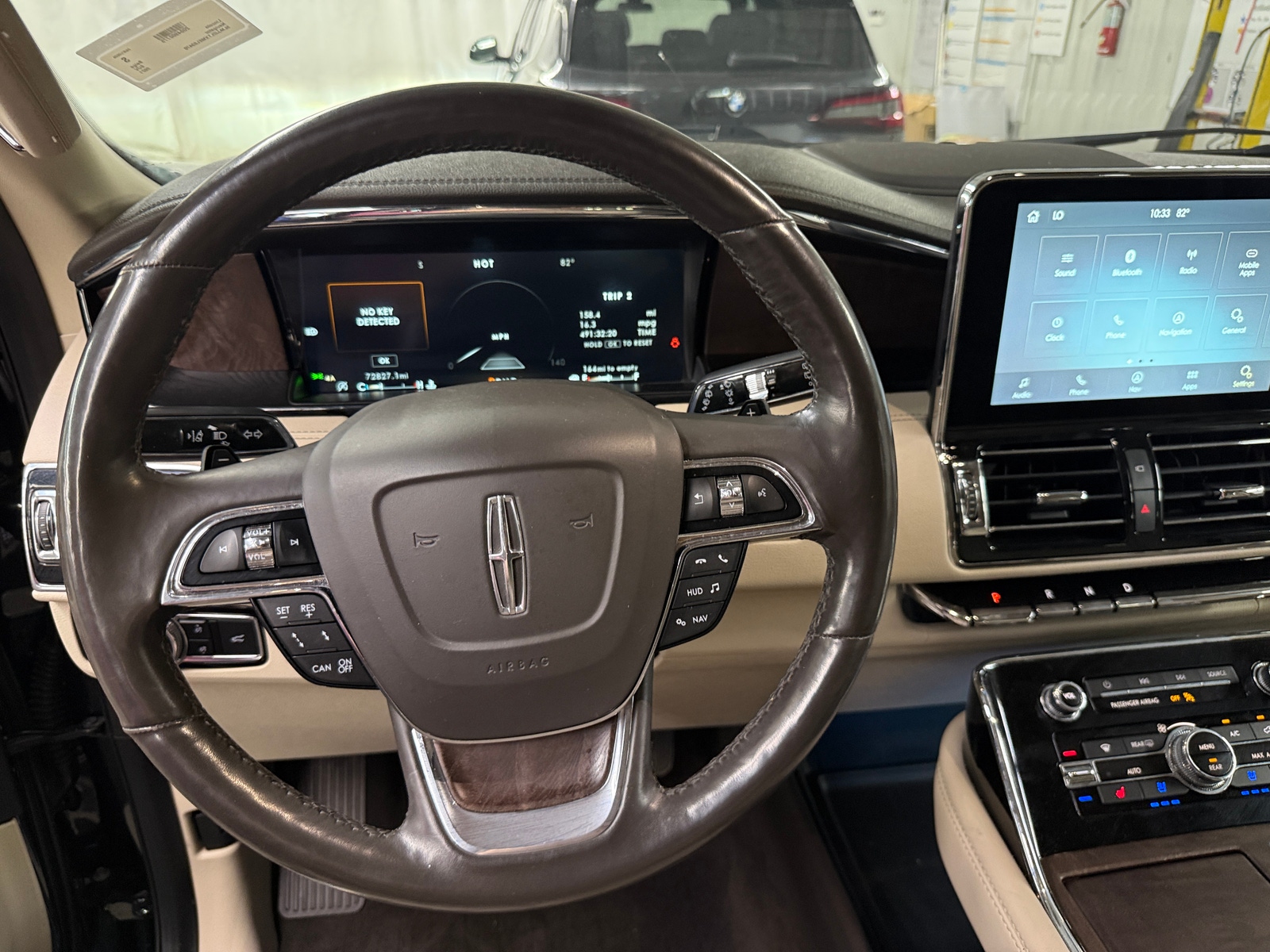 Thumbnail: 2021 Lincoln Navigator - 4