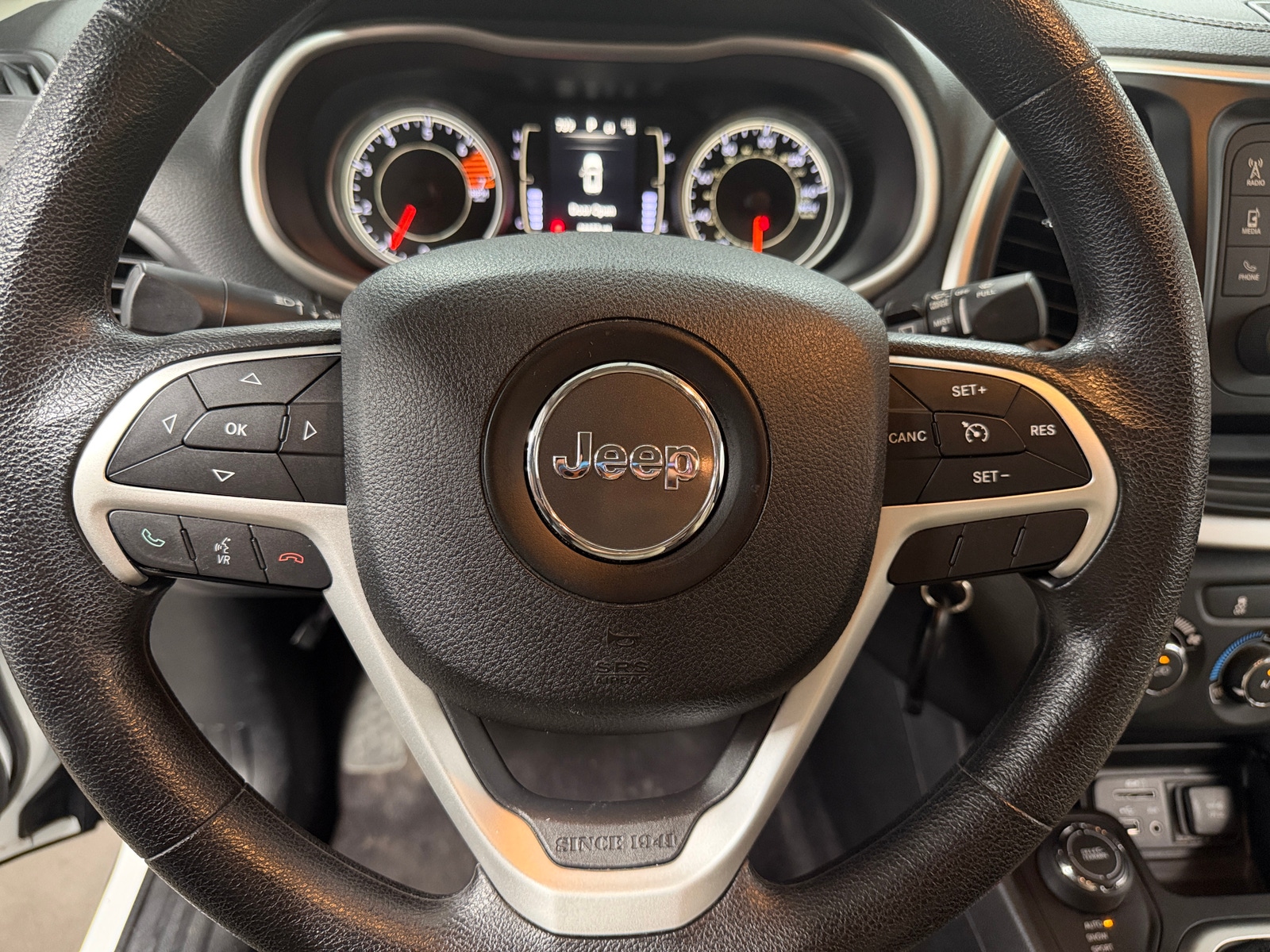 Thumbnail: 2016 Jeep Cherokee - 5