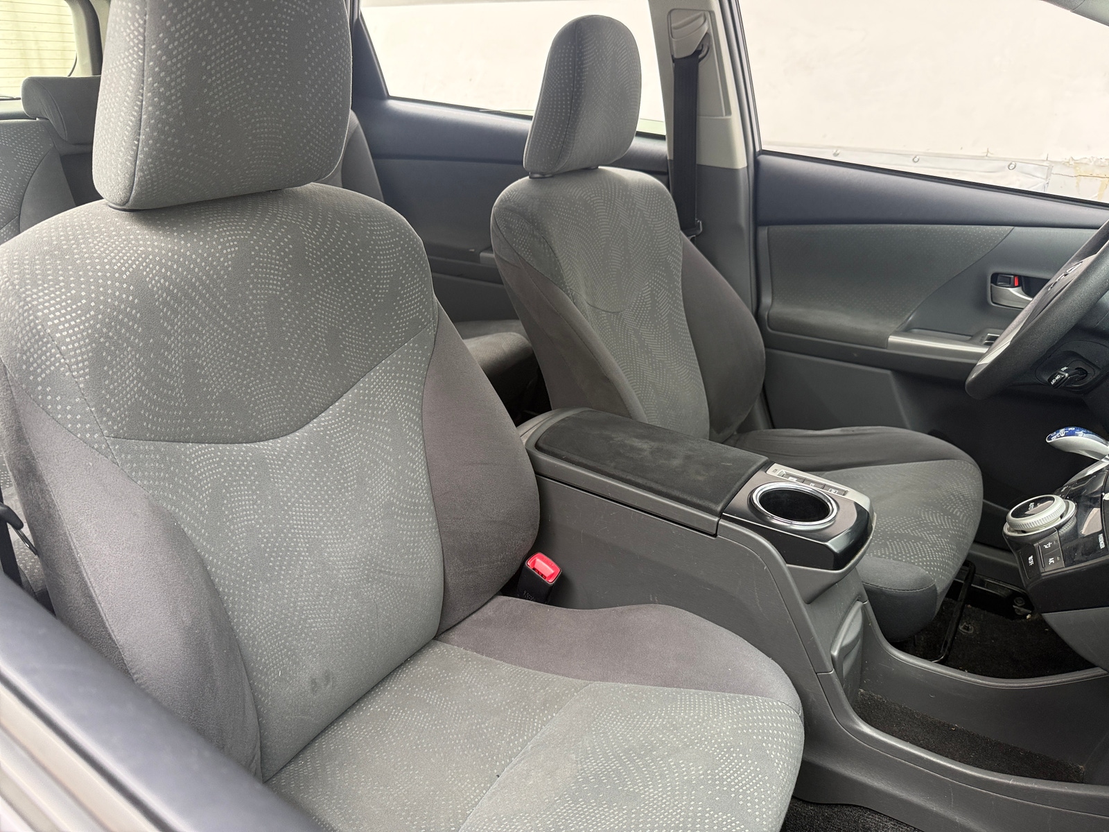 Thumbnail: 2013 Toyota Prius v - 2