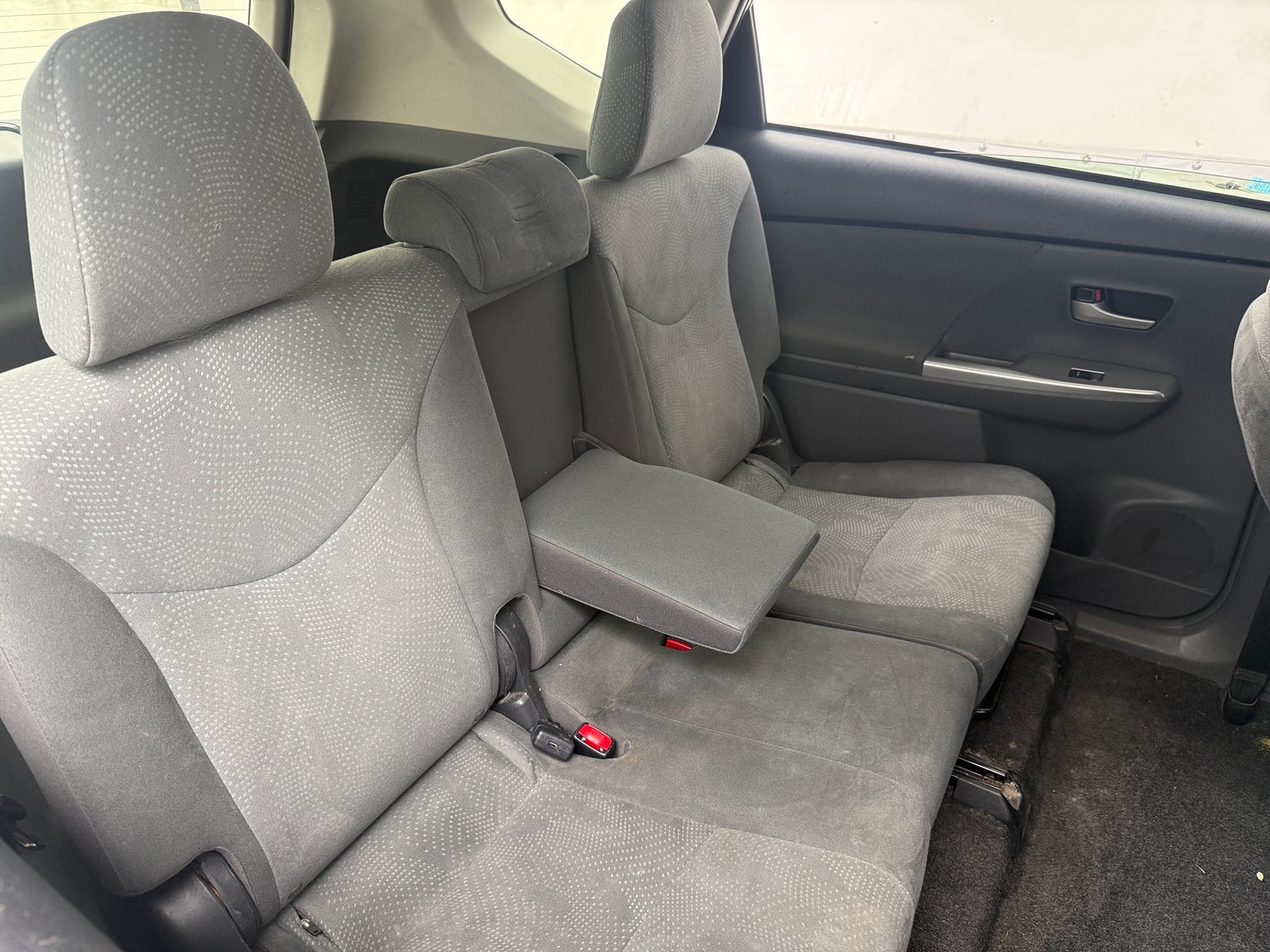 Thumbnail: 2013 Toyota Prius v - 6