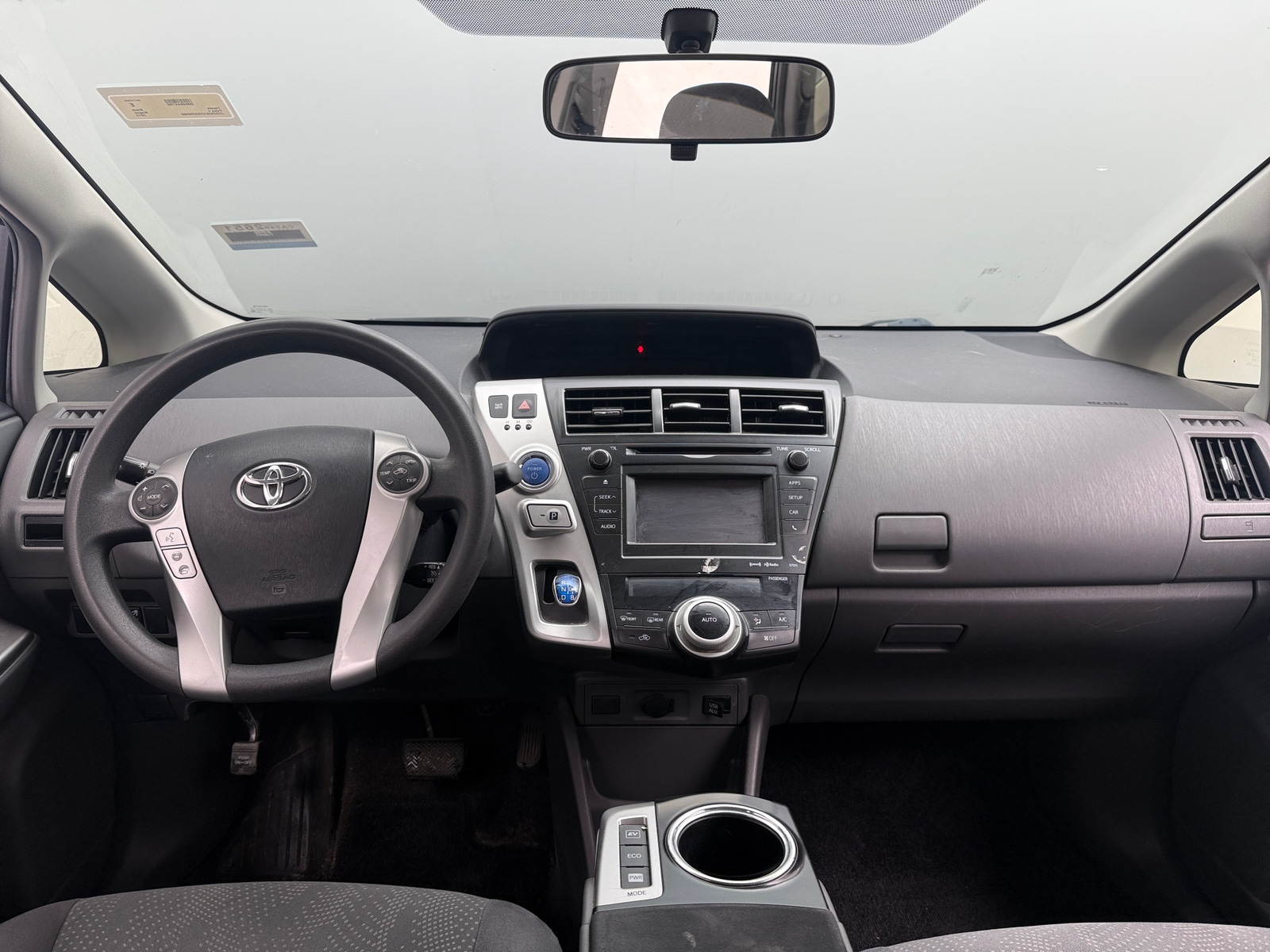 Thumbnail: 2013 Toyota Prius v - 3