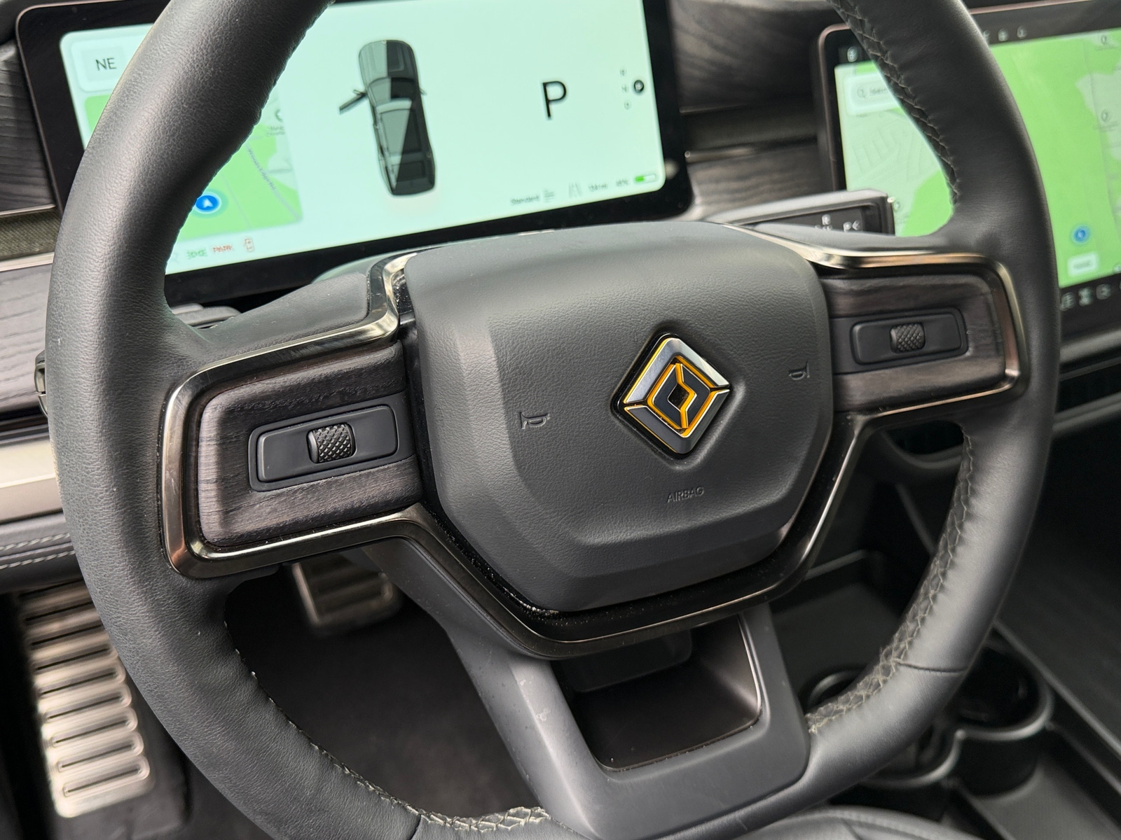 Thumbnail: 2023 Rivian R1S - 4