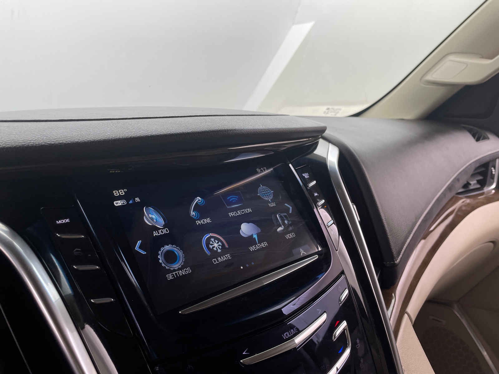 Thumbnail: 2018 Cadillac Escalade - 3